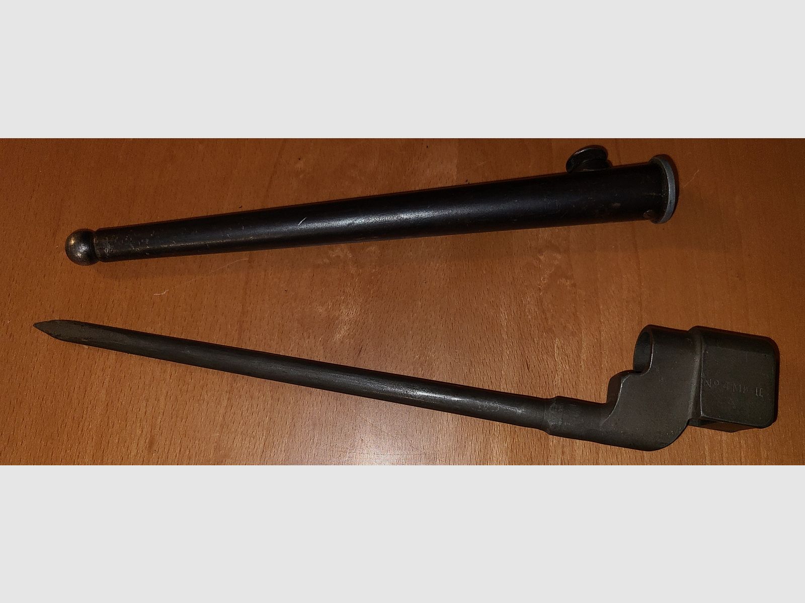 BAJONETT MIT SCHEIDE / FÜR NR. 4 / MK2 / 7,68mm / MESSER / NEUWERTIG