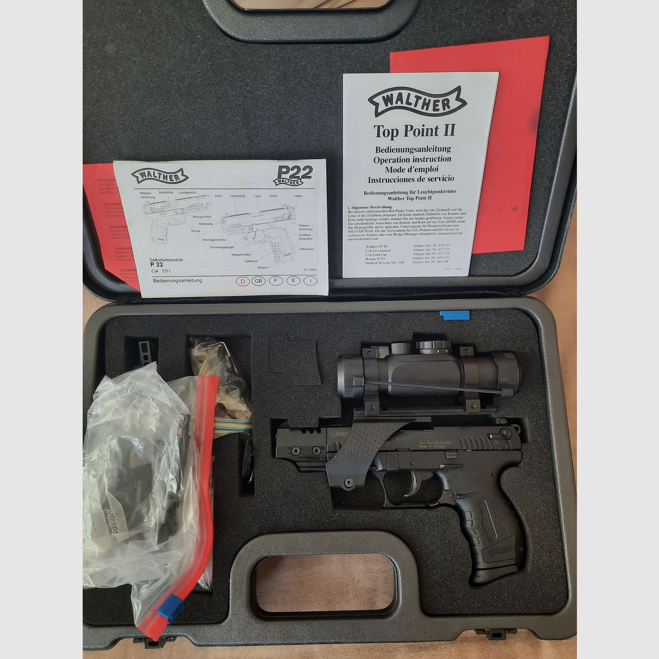 Walther P22 mit Rotpunkt