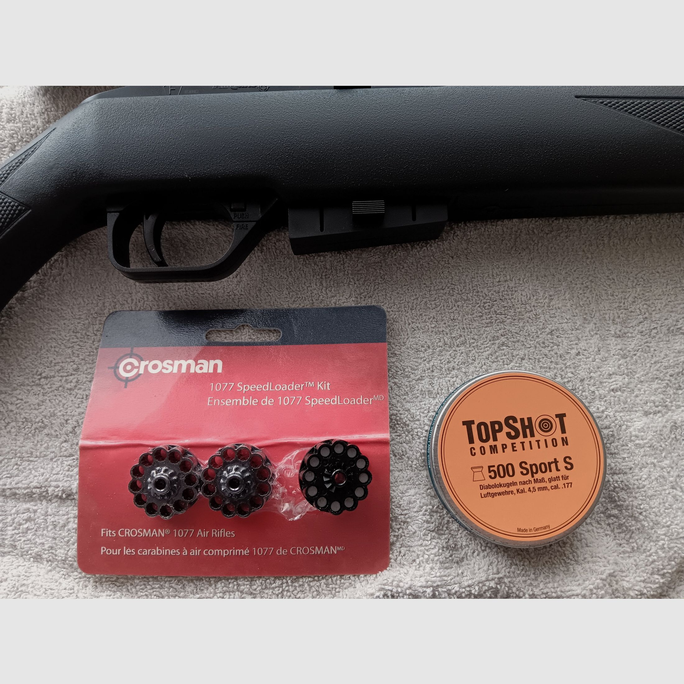 New Co2 Crosman 1077 with scope 12 shot mag.