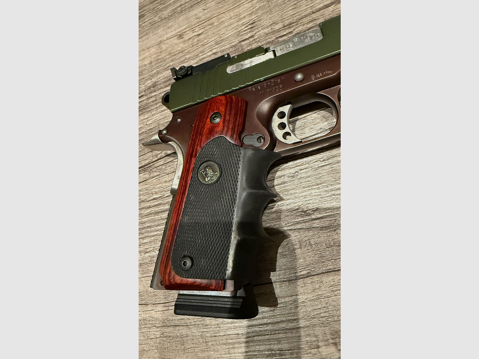1911 Peters Stahl .45 ACP, 10mm i 9mm Luger Pachmeyr chwyt