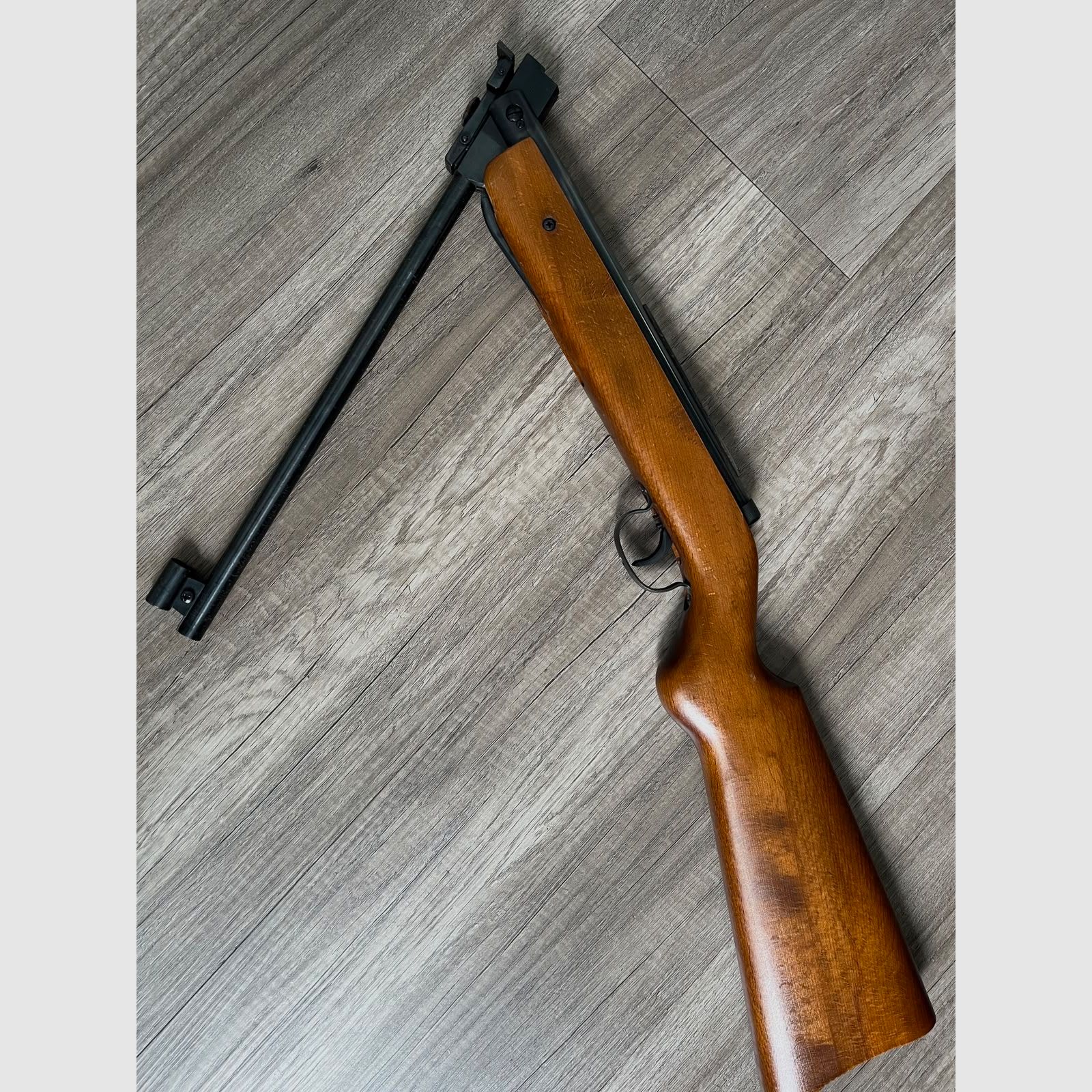 Breech-loading air rifle van het merk Diana