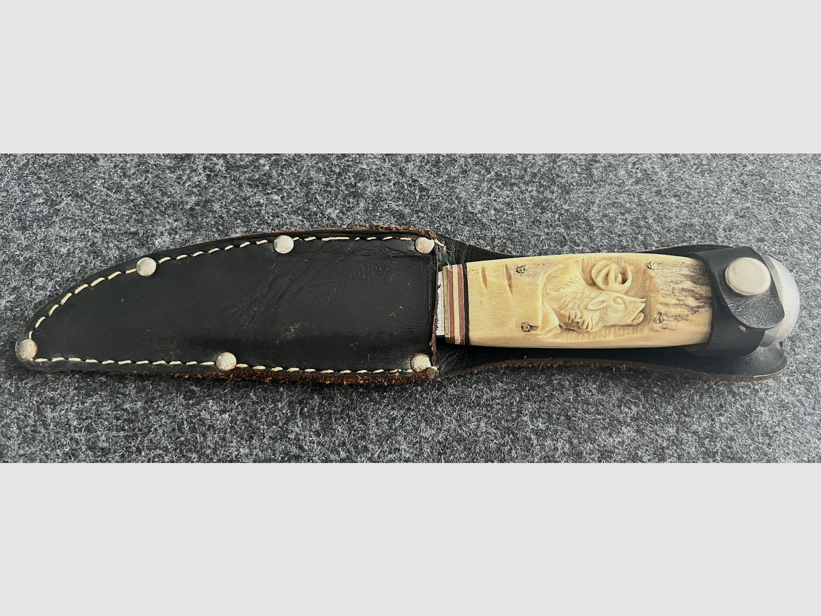 Solingen hunting knife "Ackermännchen" – Real horn handle with fine deer carving & leather sheath