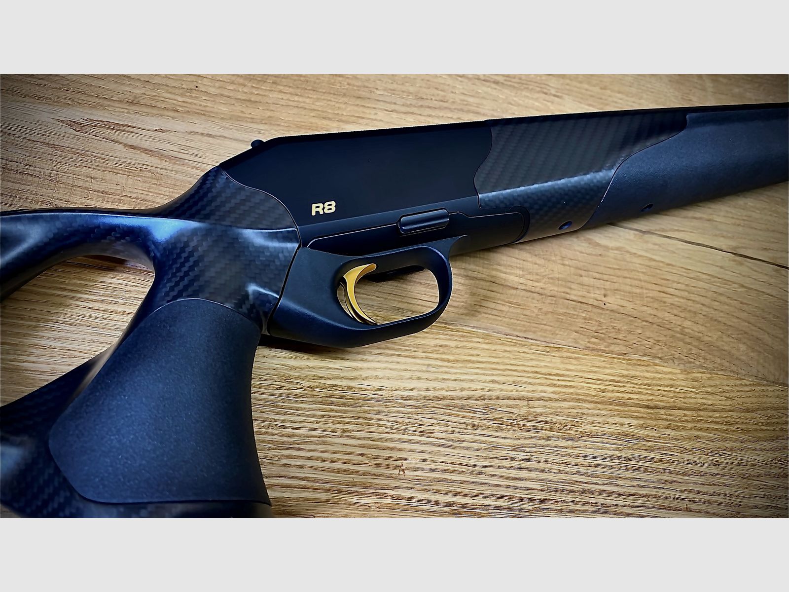 Blaser R8 Ultimate Carbon Schäftung mit Elastomer Einlagen und goldenem Abzugszüngel