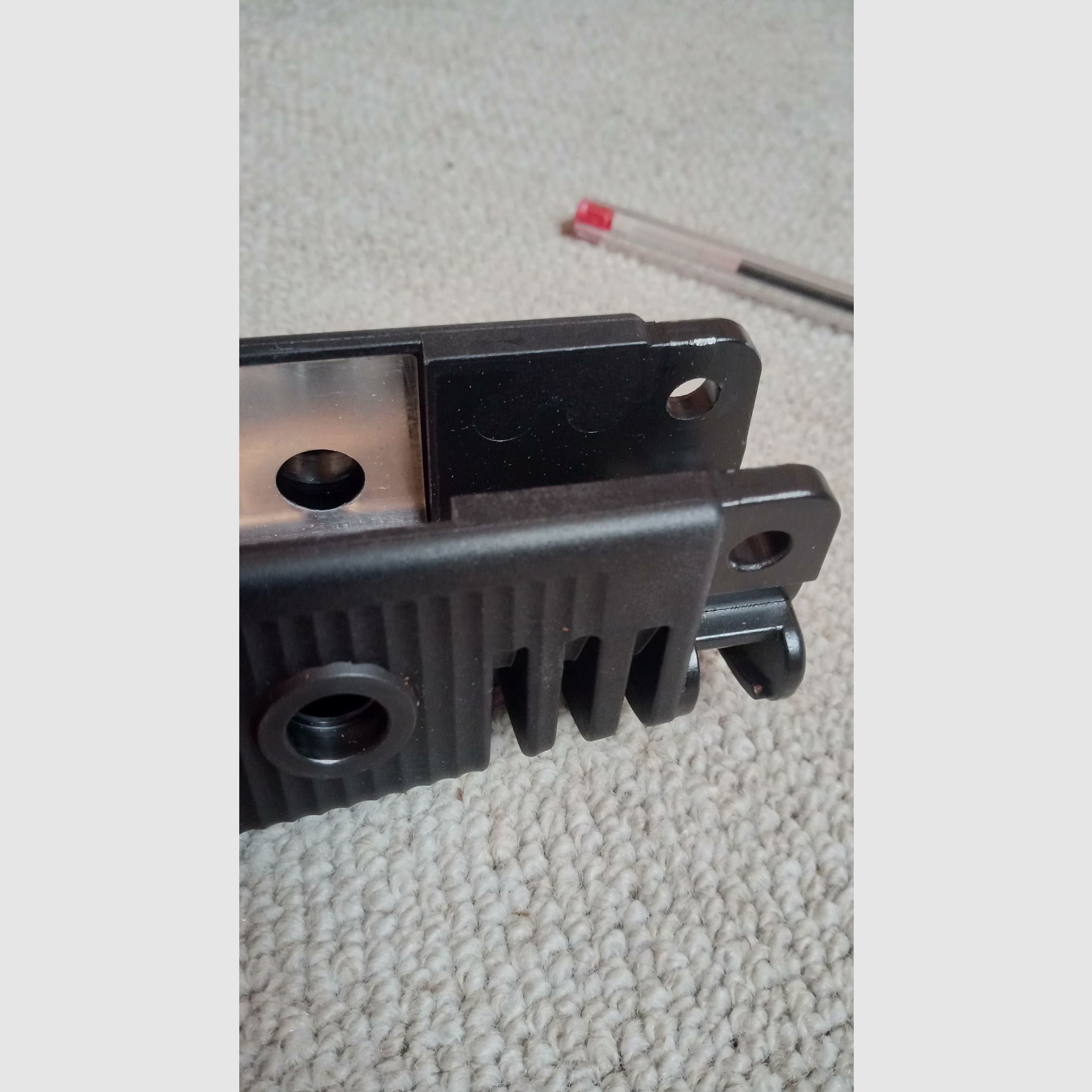 Moderner AC Unity G3 Trapezhandschutz  & Pistolengriff in Schwarz  - Aftermarket Wide Handguard