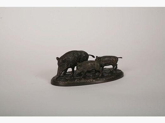 Lovergreen bronze statue motif of a boar with two piglets
