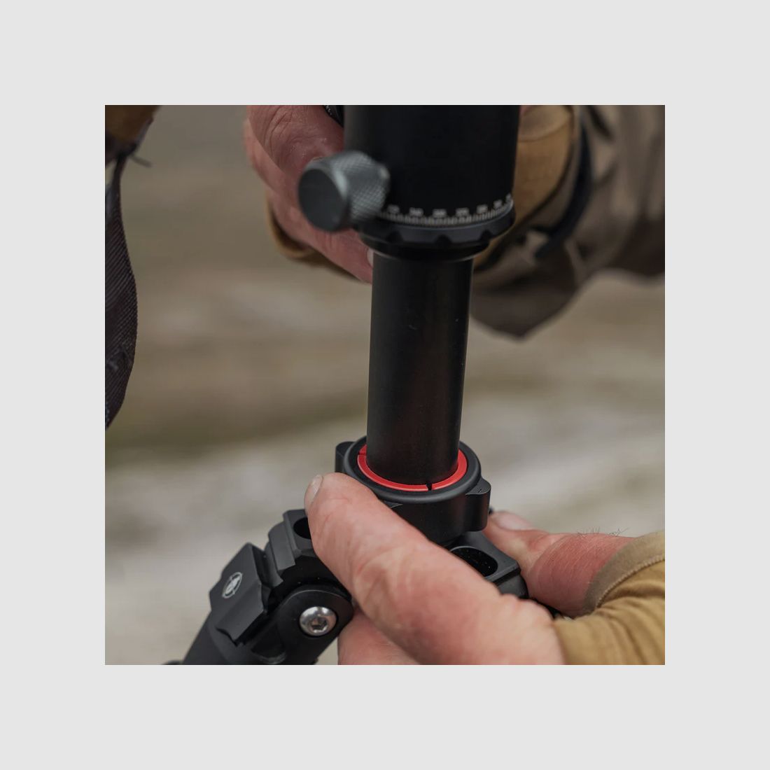 Spartan Precision Equipment Ascent Tripod™ Gen 2 Woodland mit Davros Pro Head™ und Trekkingstockgriffen