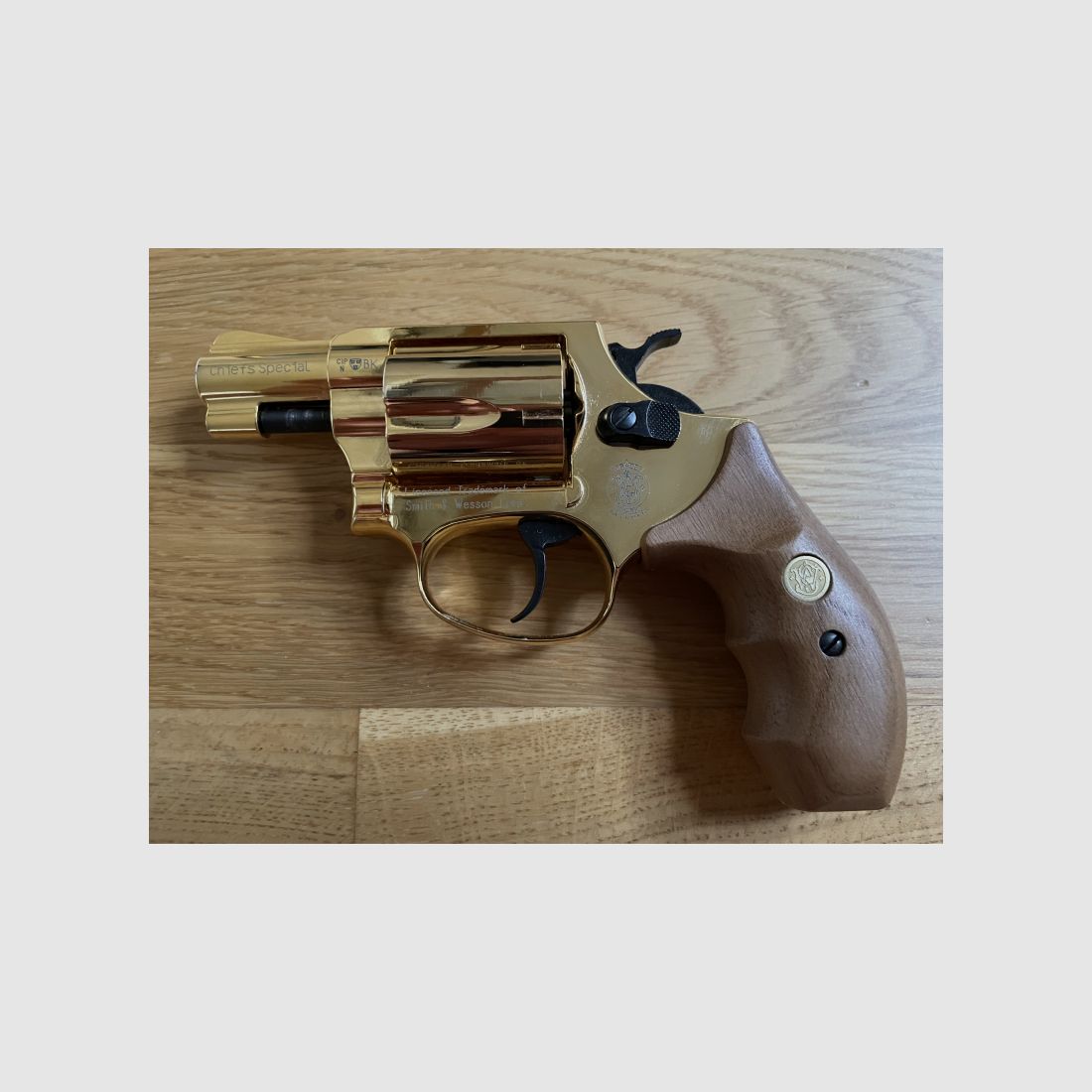 Smith & Wesson Schreckschuss Revolver Chiefs Special vergoldet 9mm R