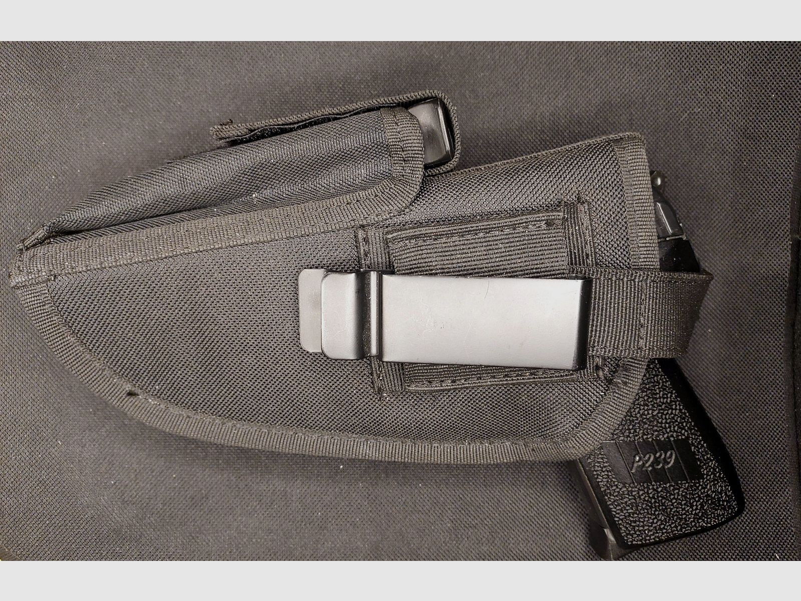 Pistola a salve Sig Sauer P239 nel calibro 9 mm P.A.K. dal set originale SIG "Backup‑Set" (PTB 696)