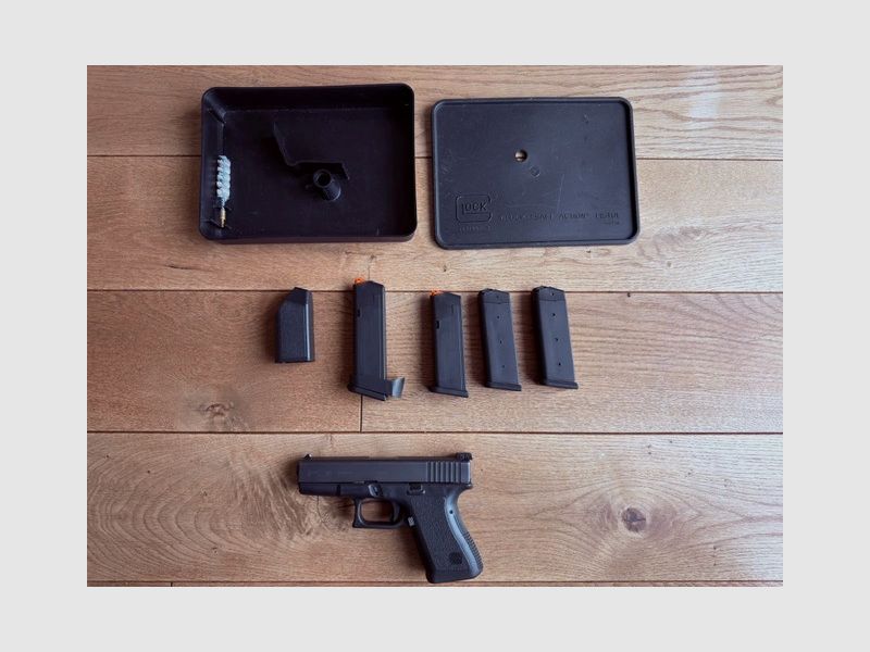Glock 19 Gen 2 - Sammlerstück / sehr guter Original-Zustand - 4 Magazine - Sport- und Safety-Holster