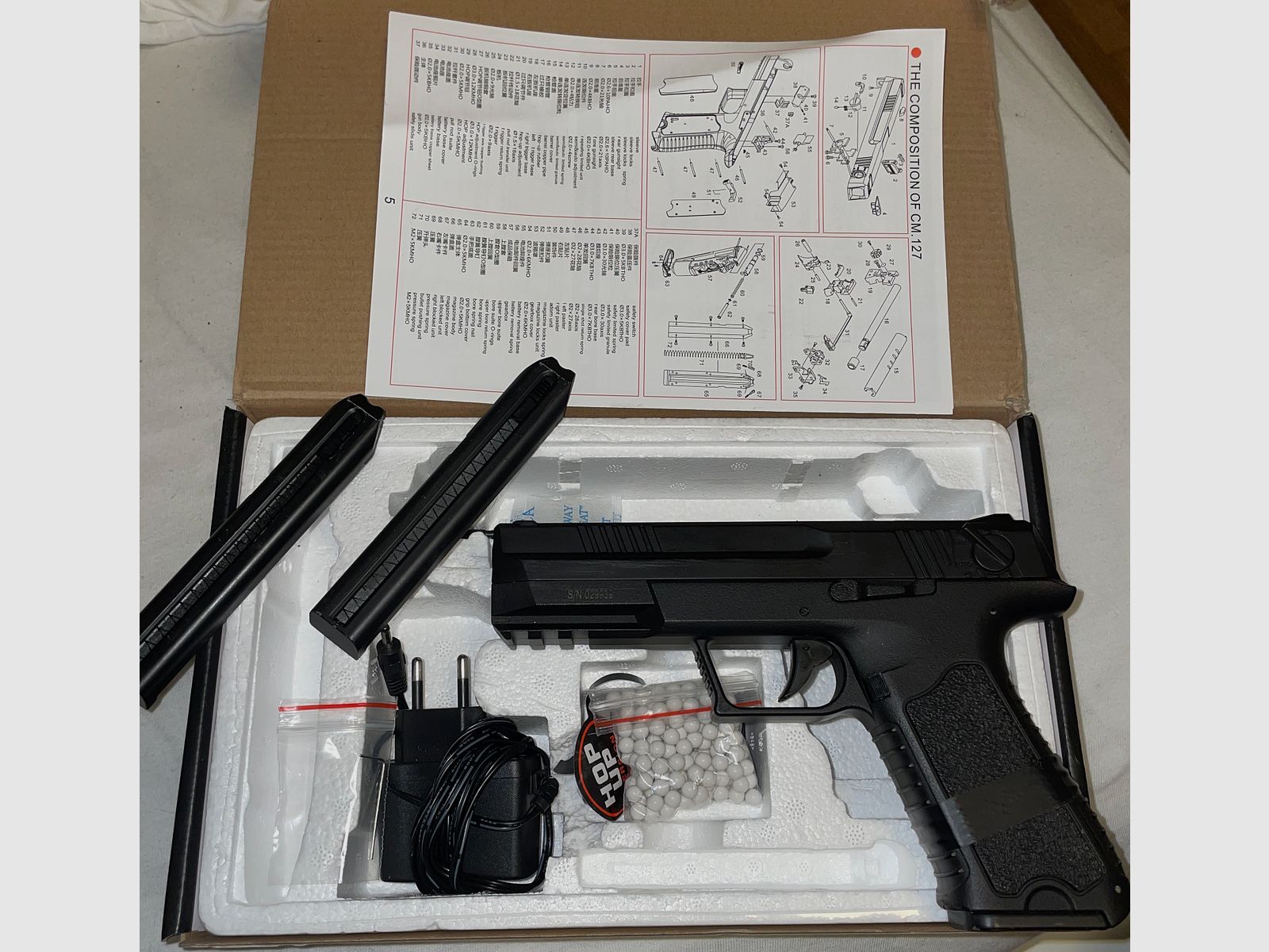 Cyma CM 127 - Vollautomatische/Semiautomatische Airsoft-Pistole mit 2 Magazinen und Original Zubehör