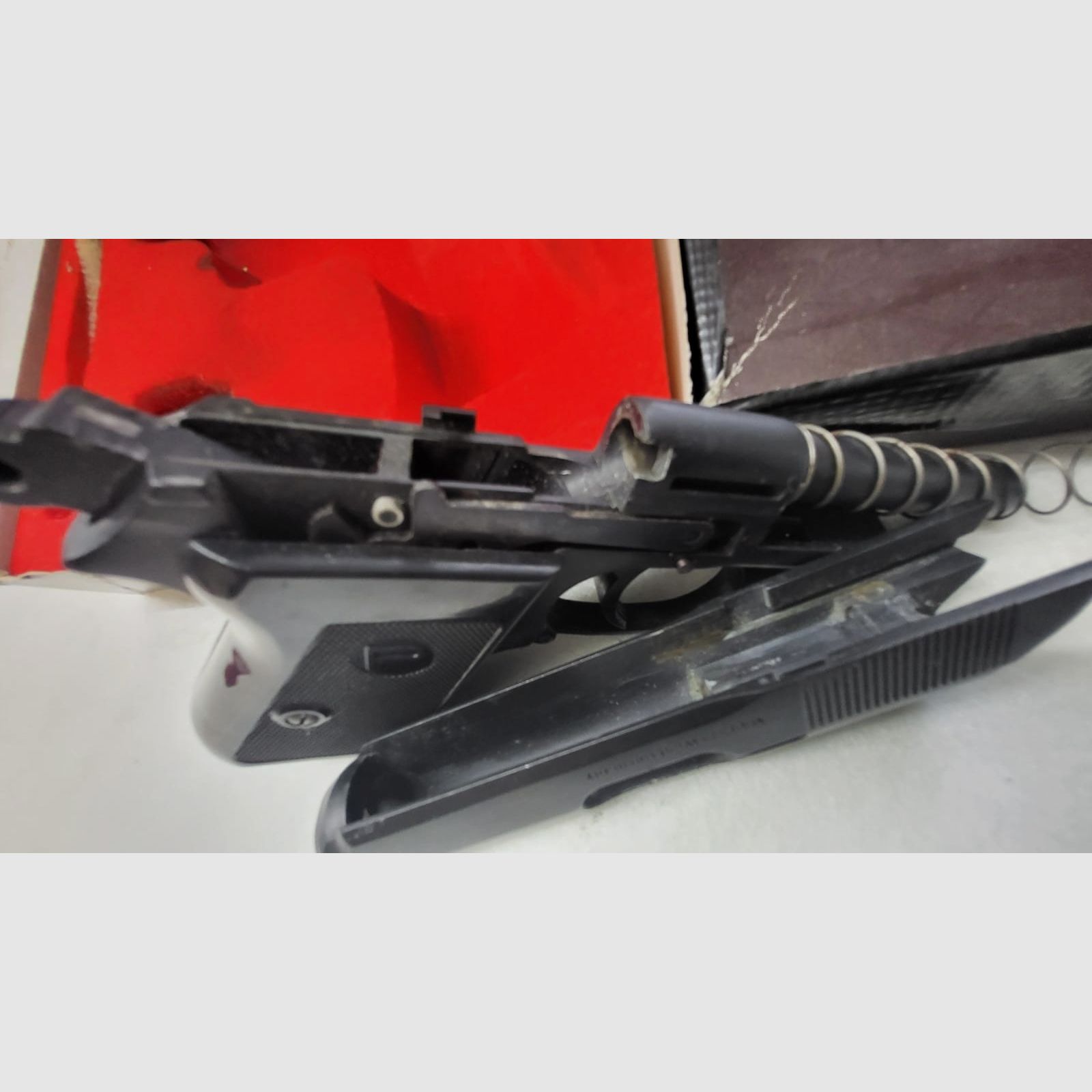   Schreckschusspistole Perfecta Mod.FBI  8000 cal. 8mm Platz 