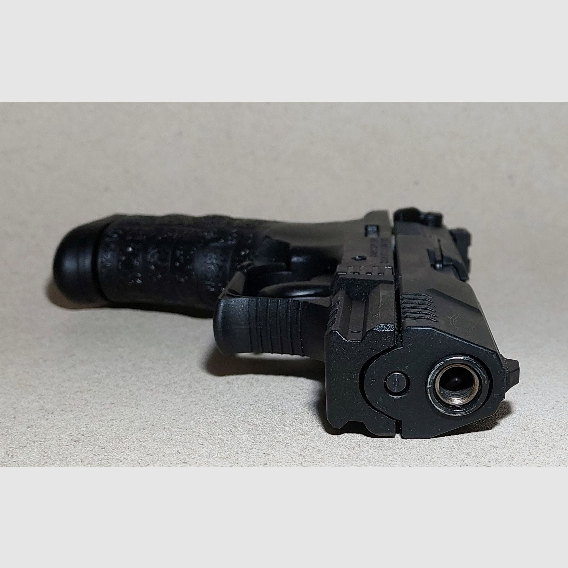 Walther P22Q Schreckschuss Pistole 9mm P.A.K. schwarz mit 2 Magazinen (PTB 778)