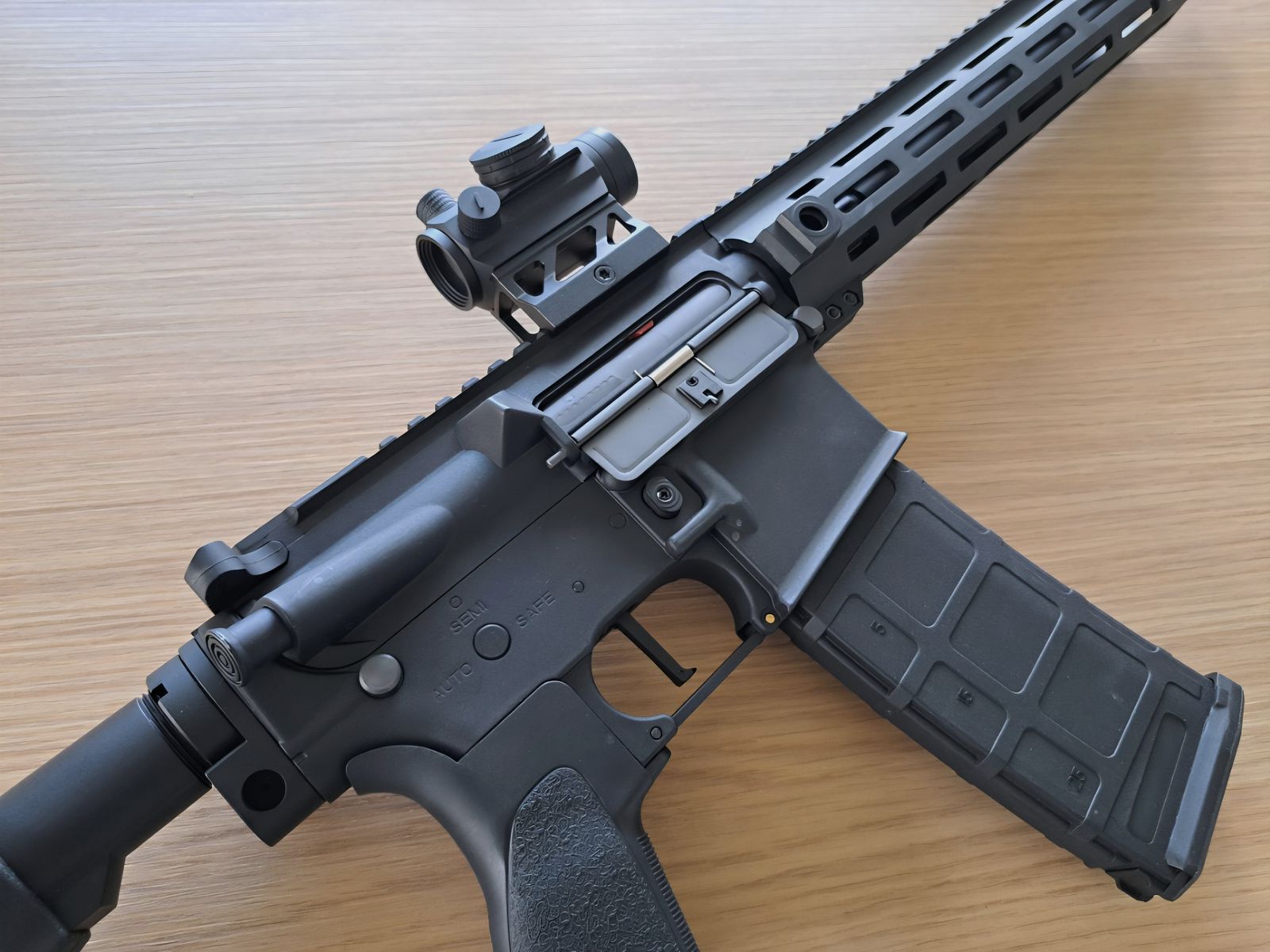 Novritsch - SSR4 Mk1 Gen2 + Red Dot – AEG Airsoft AR 15 6mm BB