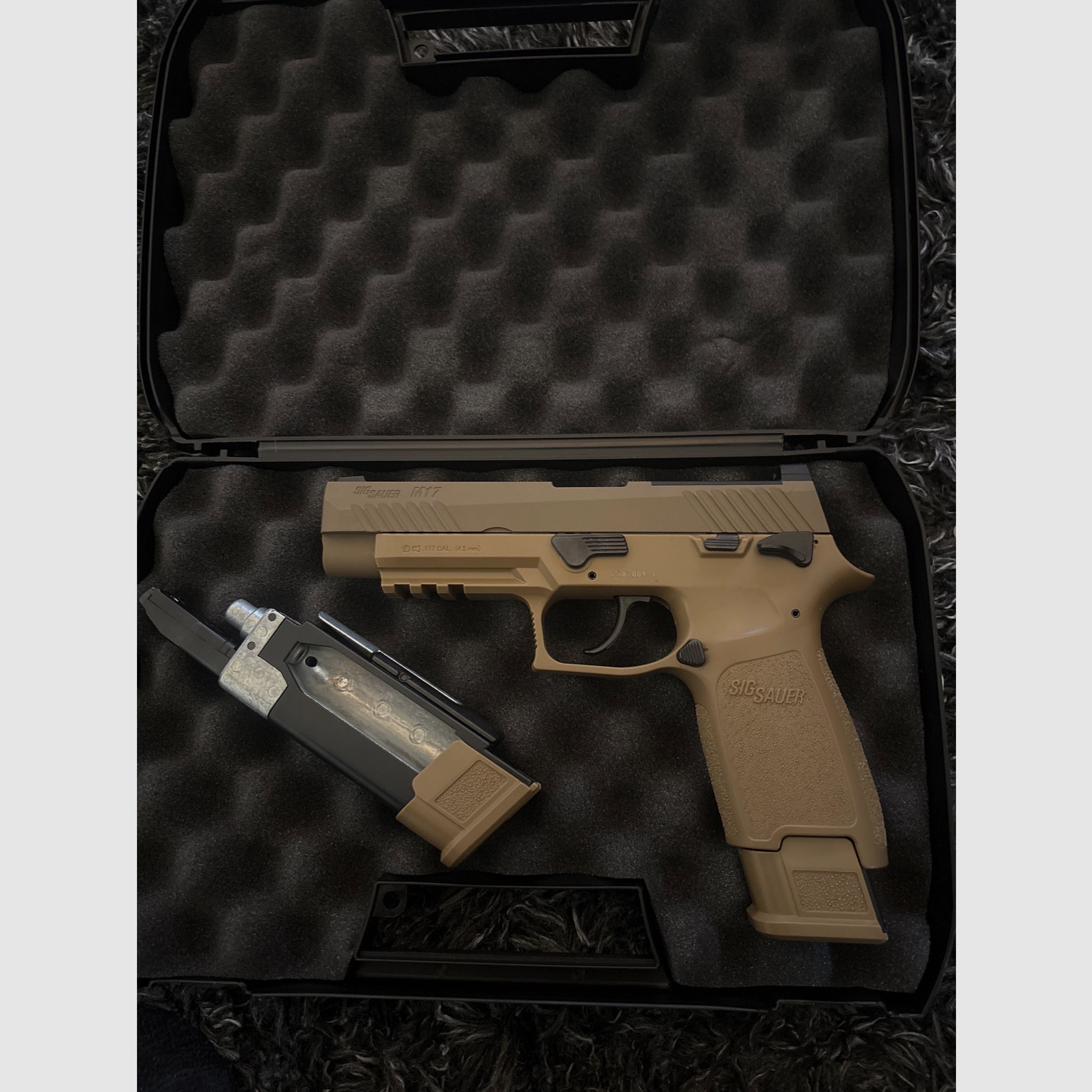 Sig Sauer P 320, Bild 1 von 2