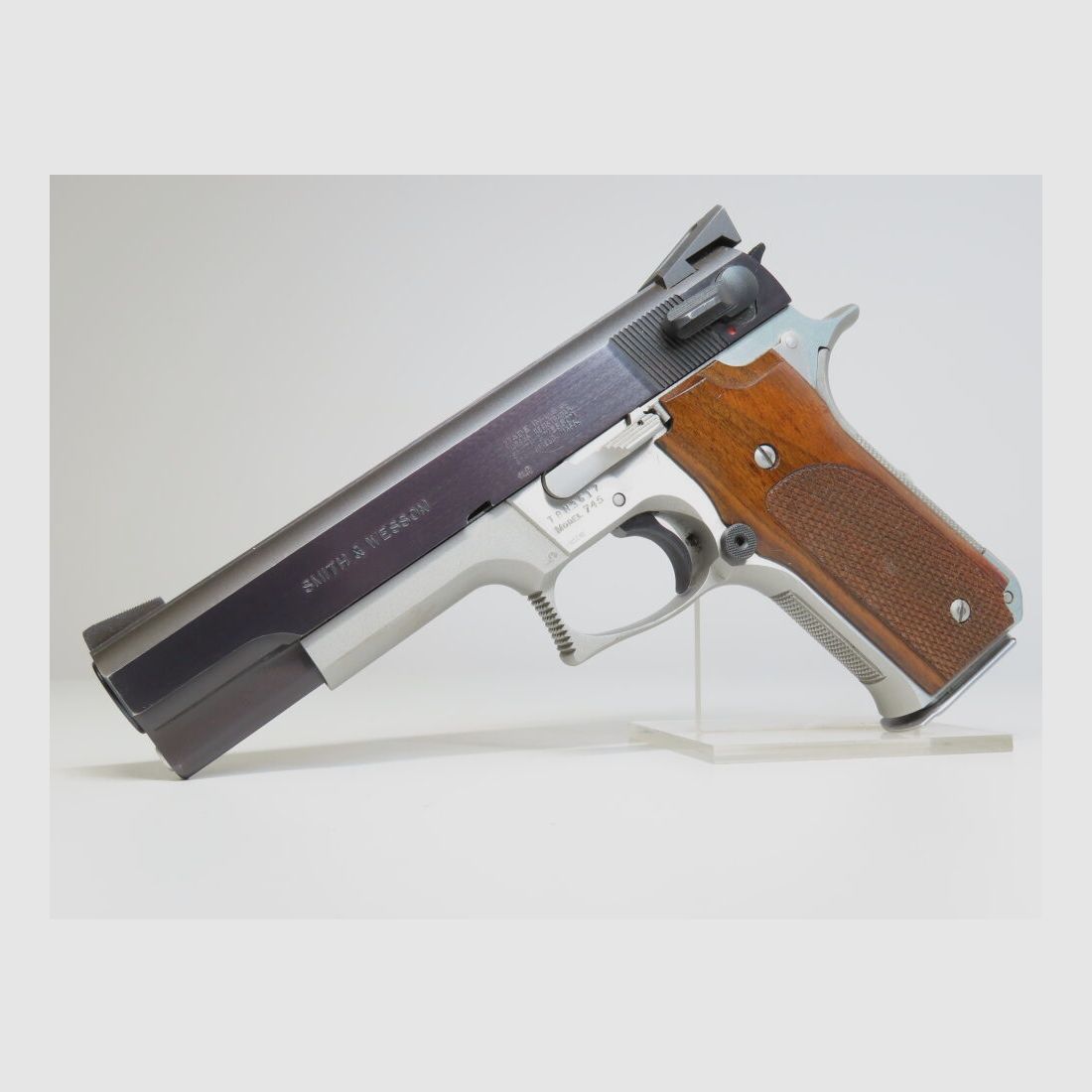 Smith & Wesson 745