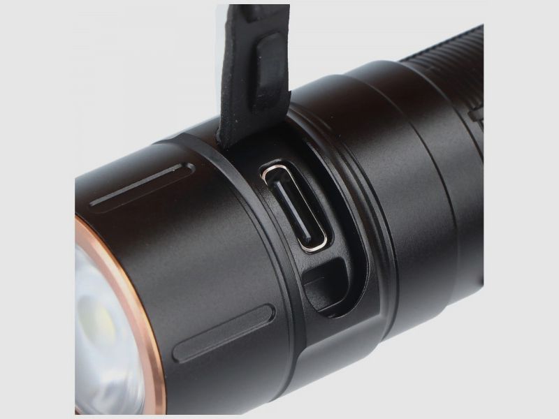 Fenix E28R V2.0 Lampe torche tactique, image 8 sur 18