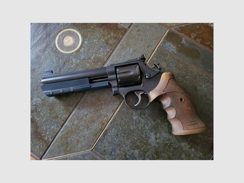 Traumhafter Revolver Smith&Wesson 586-3 in Topqualität und -Erhaltung mit Volltuning Kal. 357 Mag