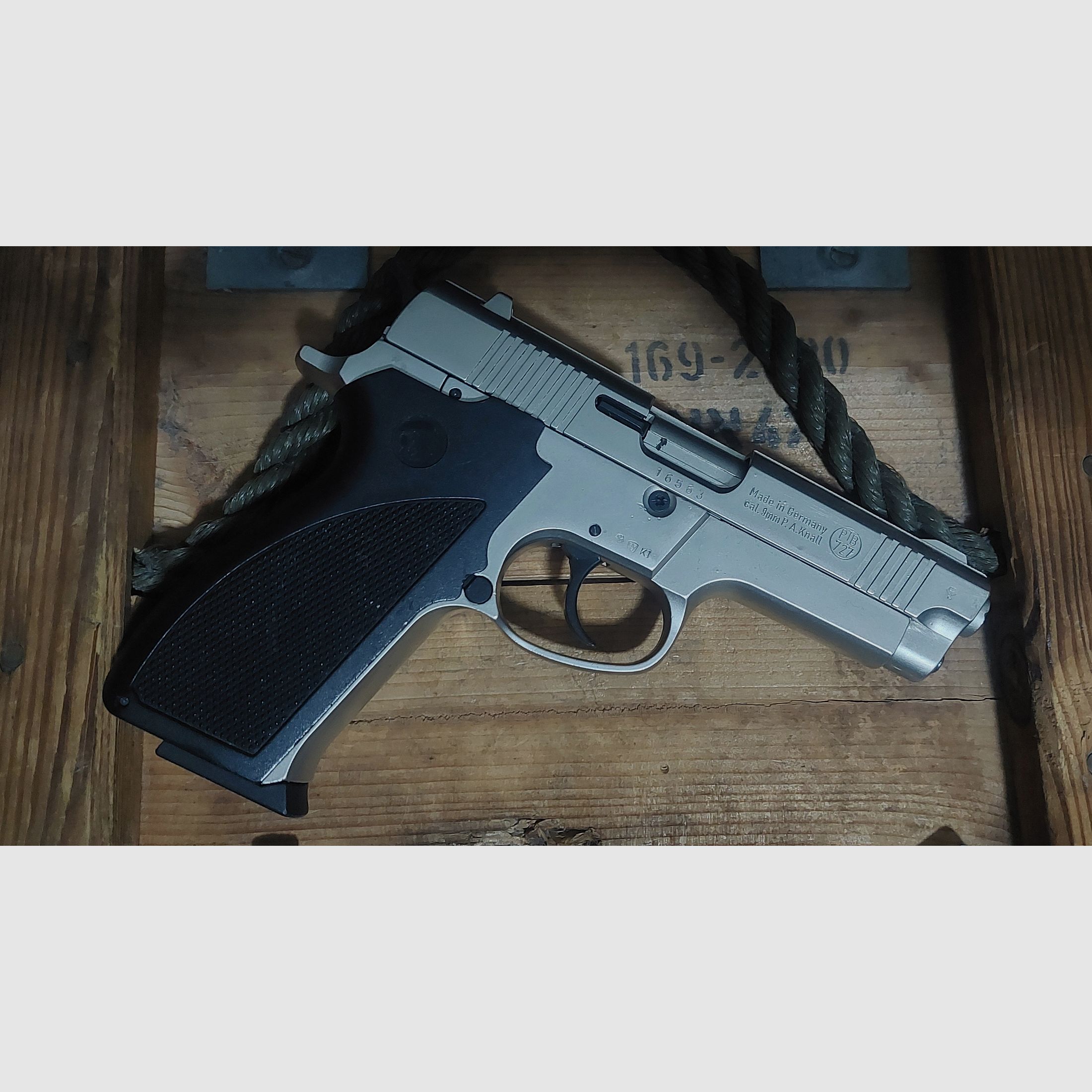 IWG Defender 9 mm P.A.K (PTB 727)