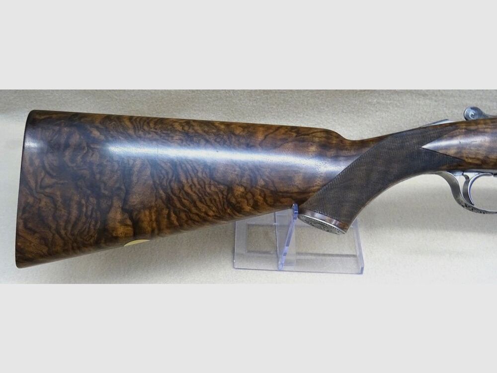 Farm's sister shotguns