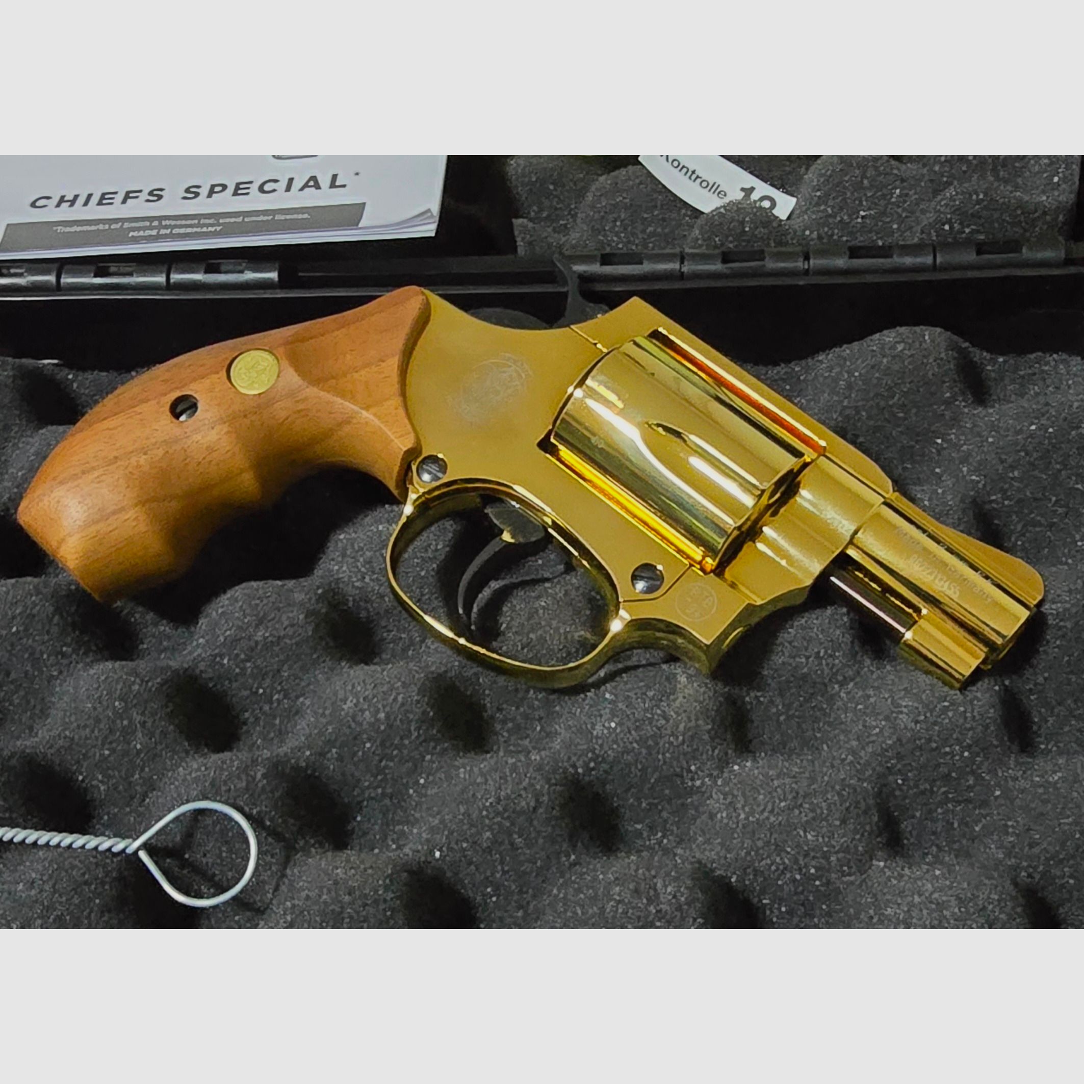 Smith&Wesson 9mm RK blank gun 24 karat gold-plated wooden grip