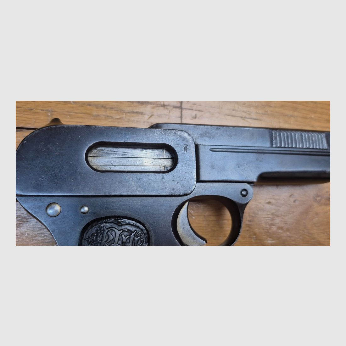 Sehr schöner Dreyse 1907 Pistol - Herstellung um 1915 für die deutsche Armee 1914-1918 - Kal. 7,65 Browning - 7 Schuss - Eines der Werke der Familie Schmeisser! - Schöne deutsche kaiserliche Stempel - Gute Mechanik und Ästhetik - Sehr guter Lauf - Reguläre österreichische Waffe und der Schweizer Garde des Papstes! - Eine der interessantesten 7,65 Browning - TBE/TBE+, Bild 17 von 20