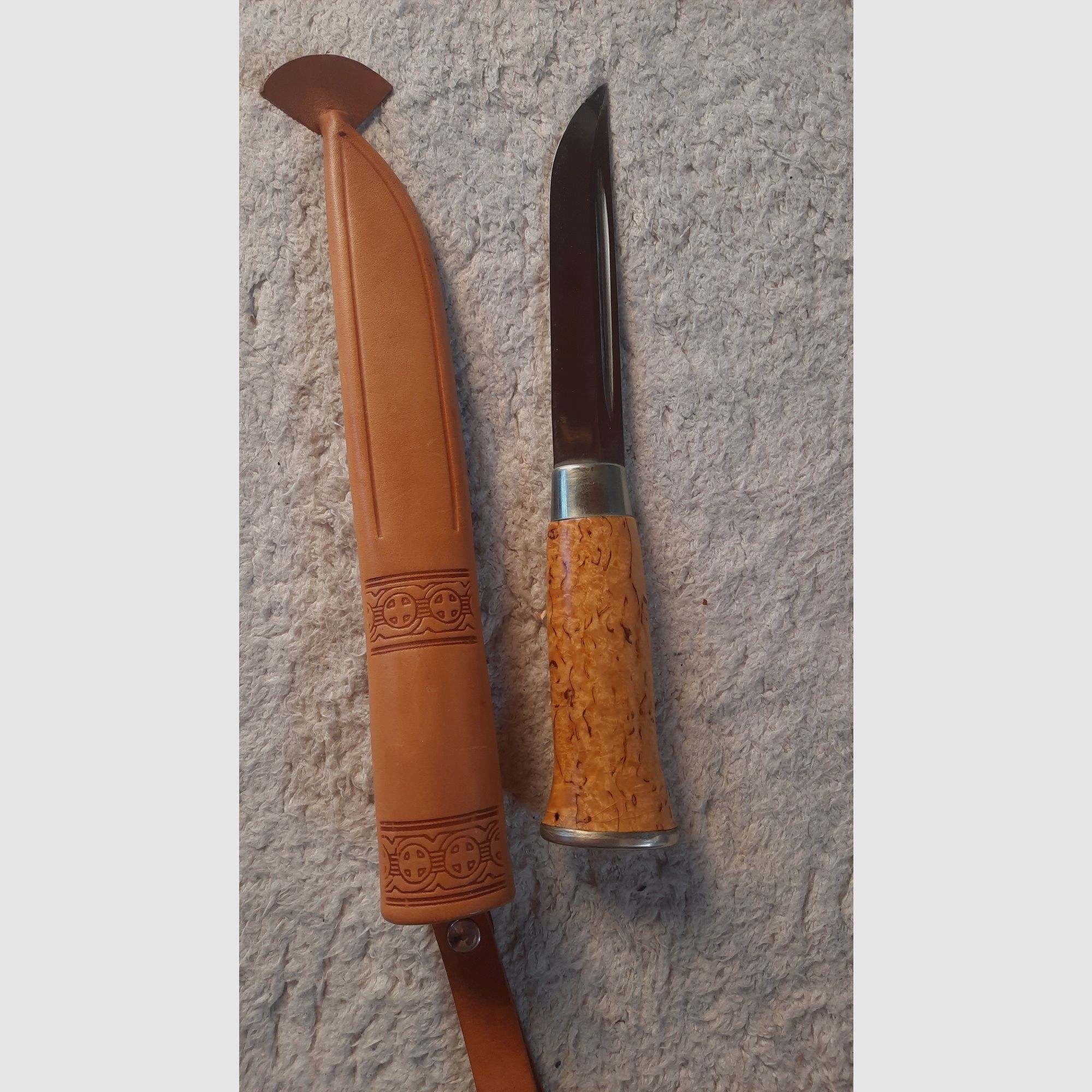 Bellissimo coltello da caccia e da esterno Kauhava dalla Finlandia. PUUKO Messer