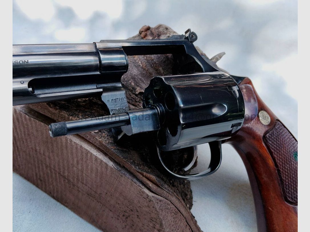 Smith & Wesson Model 586 6 inch