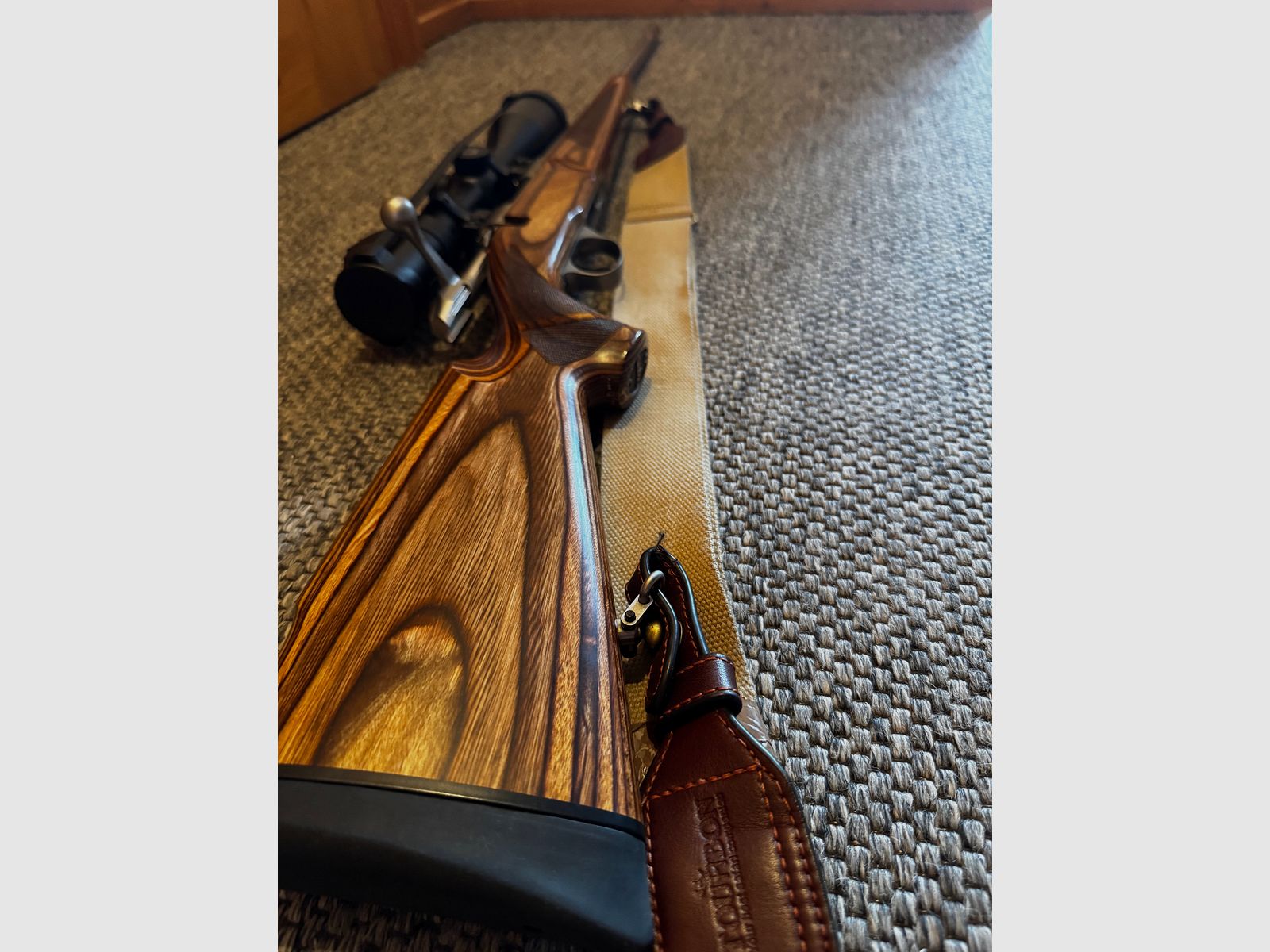 Sako 85 varmint laminated + Zeiss Duralyt  *top*