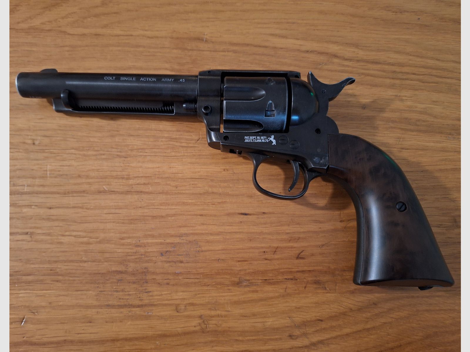 Colt Single Action Army (SAA) Co2 4,5 mm Diabolo gezogener Lauf realistisches Nachladen mit 22 Ladehülsen antik finish