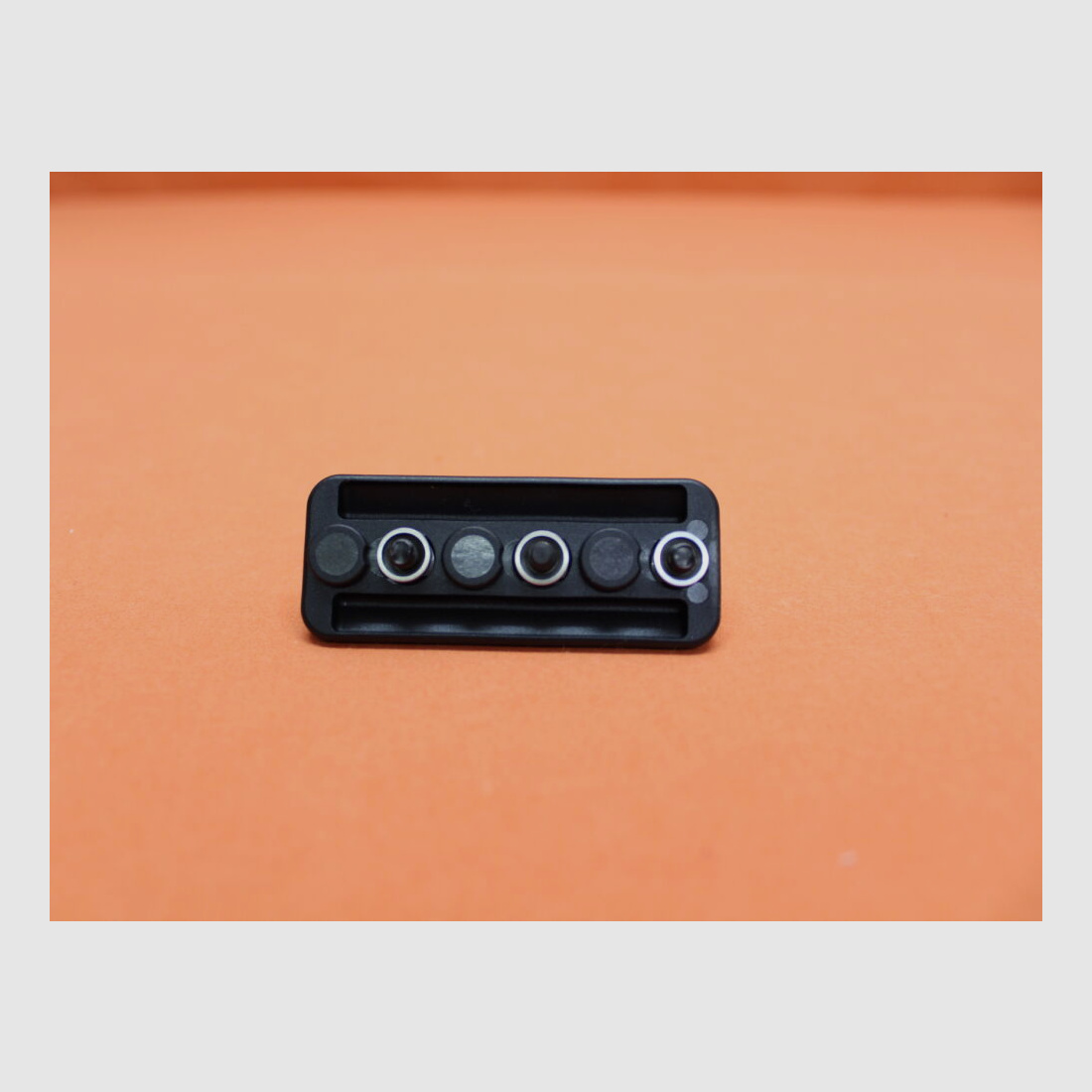 PrimaryWeaponsSystems Primary Weapons KeyMod Zweibeinadapter für Typ Harris Polymer schwarz mit Riemenöse