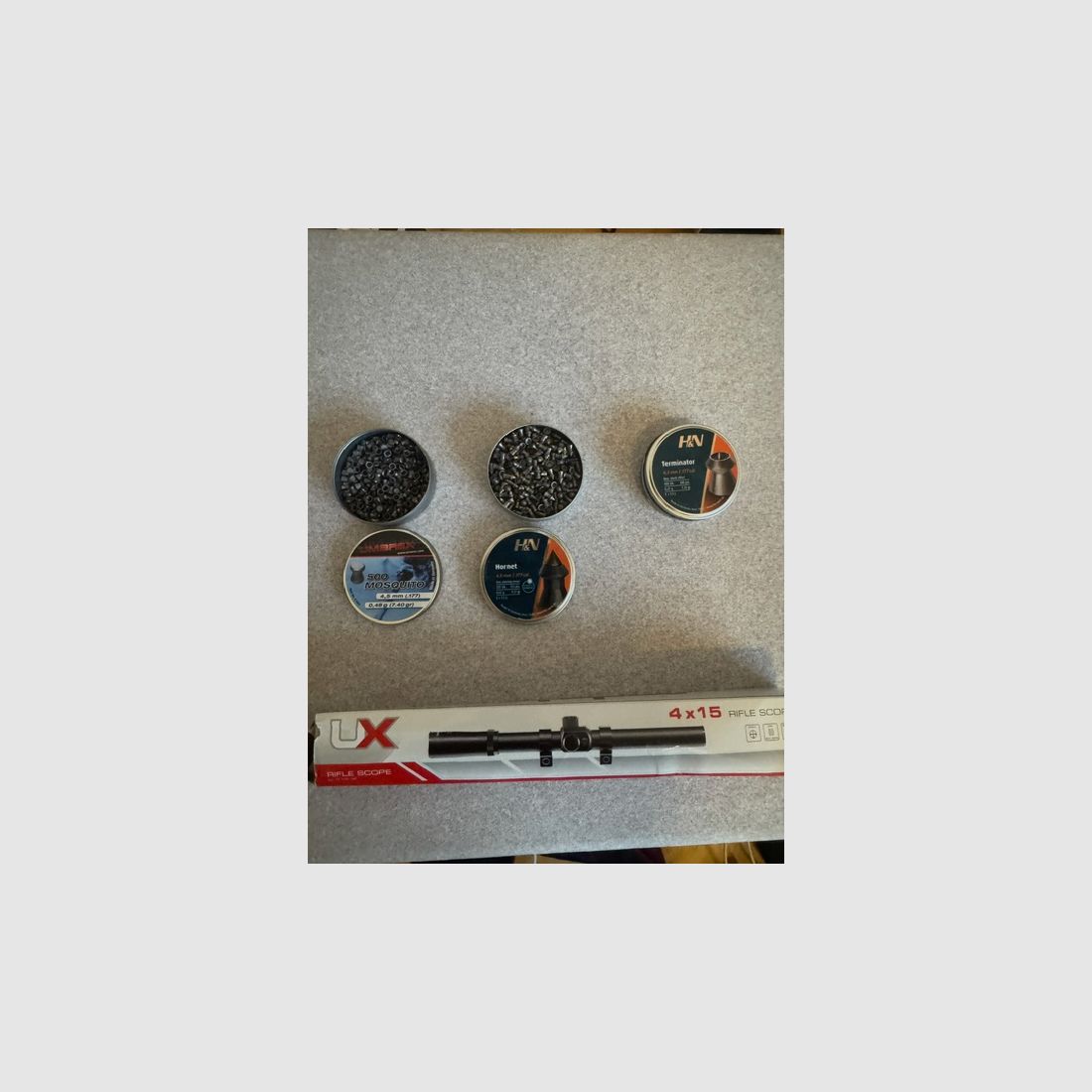 Carabina ad aria compressa Perfecta Mod. 45 cal. 4.5mm (177) inclusa di scope e 3 barattoli di diabolos H&N, 1 sigillato, 2 ancora pieni per circa il 70%, immagine 6 di 6