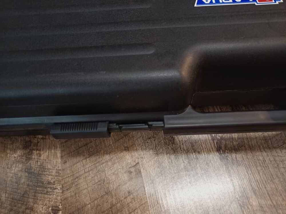 Diverse harde koffers verschillende