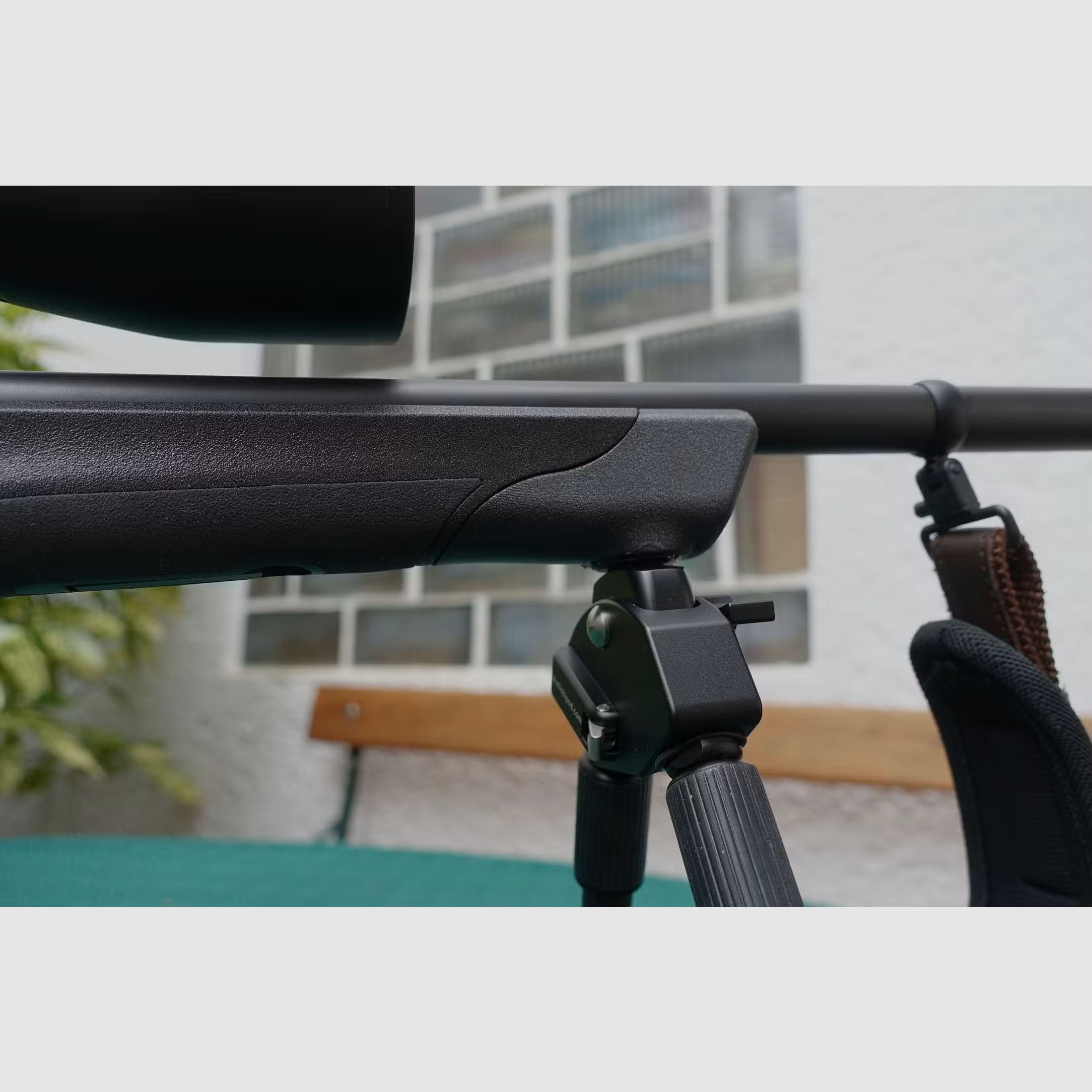 Blaser K95 bipod - opname inclusief voorhandafsluiting