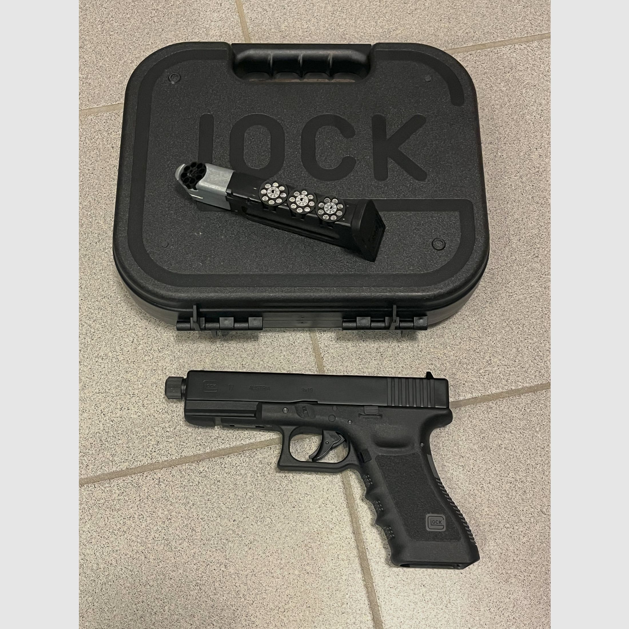 Glock 17 mit Laufgewinde Co2-Pistole Kaliber 4,5 mm Stahl BB / Diabolo Blowback