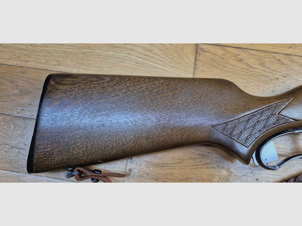 Intéressante carabine Savage 99E Series A – Excellent Cal. 243 Win – Une star des leviers sous garde – Capacité 5+1 – Oxydée en externe mais mérite un re-bronzage – Excellent état mécanique et des bois – Très beau canon absolument miroir – « Optic ready » – Une bonne occasion de se faire plaisir !, image 3 sur 28