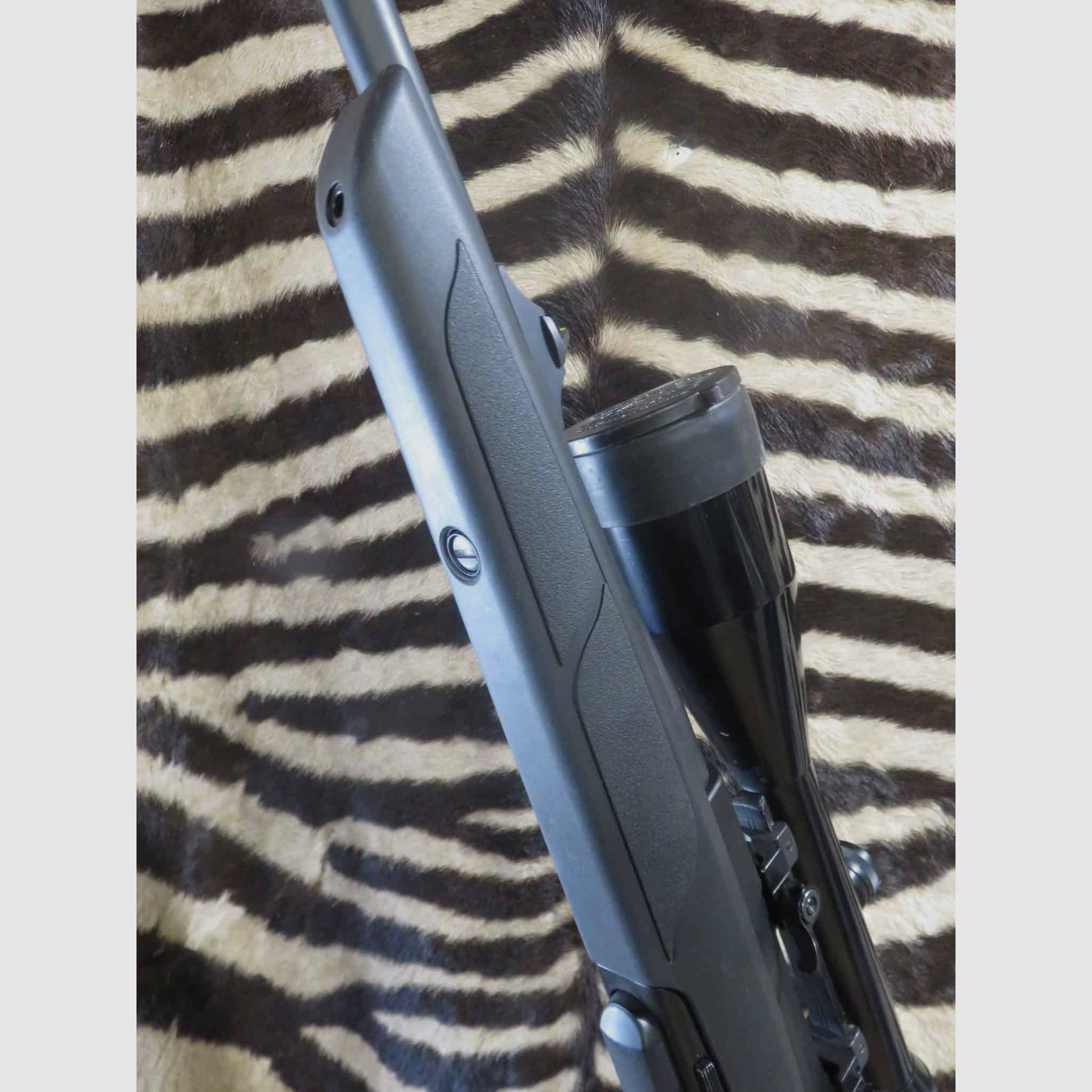 Repetierbüchse MERKEL RX Helix Explorer Kal.300 Lauf 61cm – Zielfernrohr SWAROVSKI Habicht 3-12×56, Bild 4 von 10