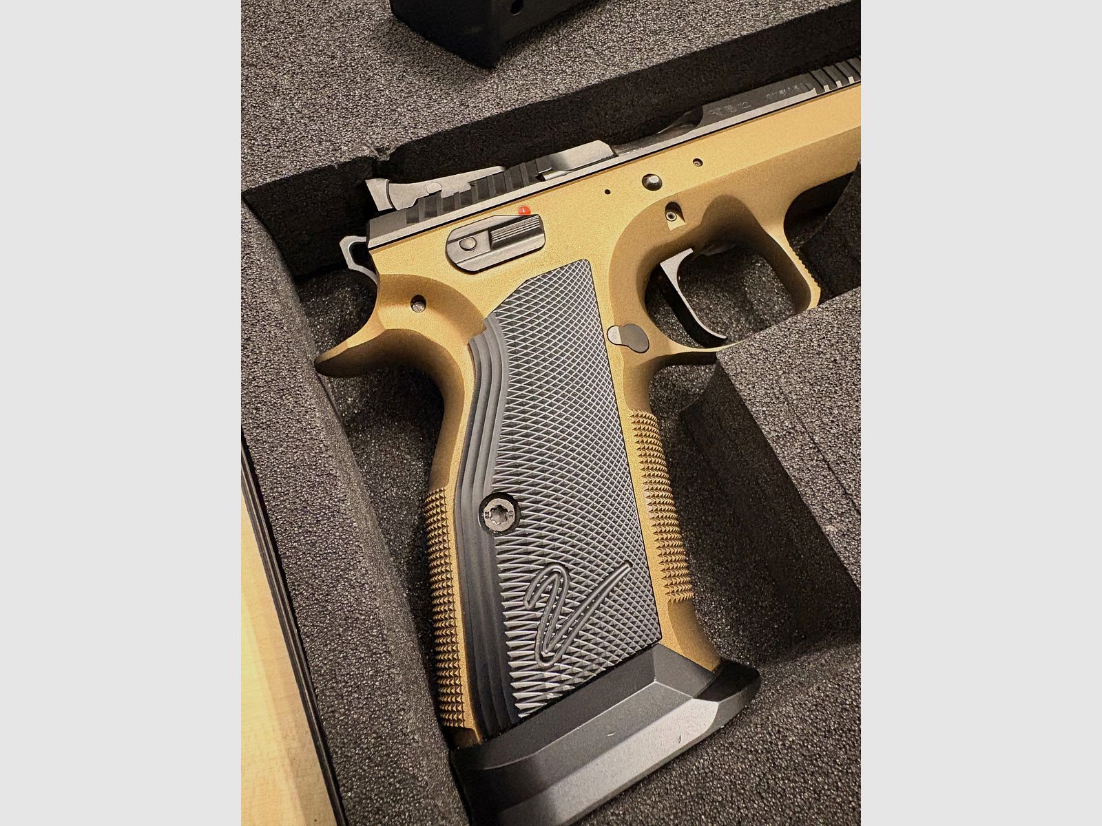 CZ TS 2 Bronze - Beamtenwaffe 