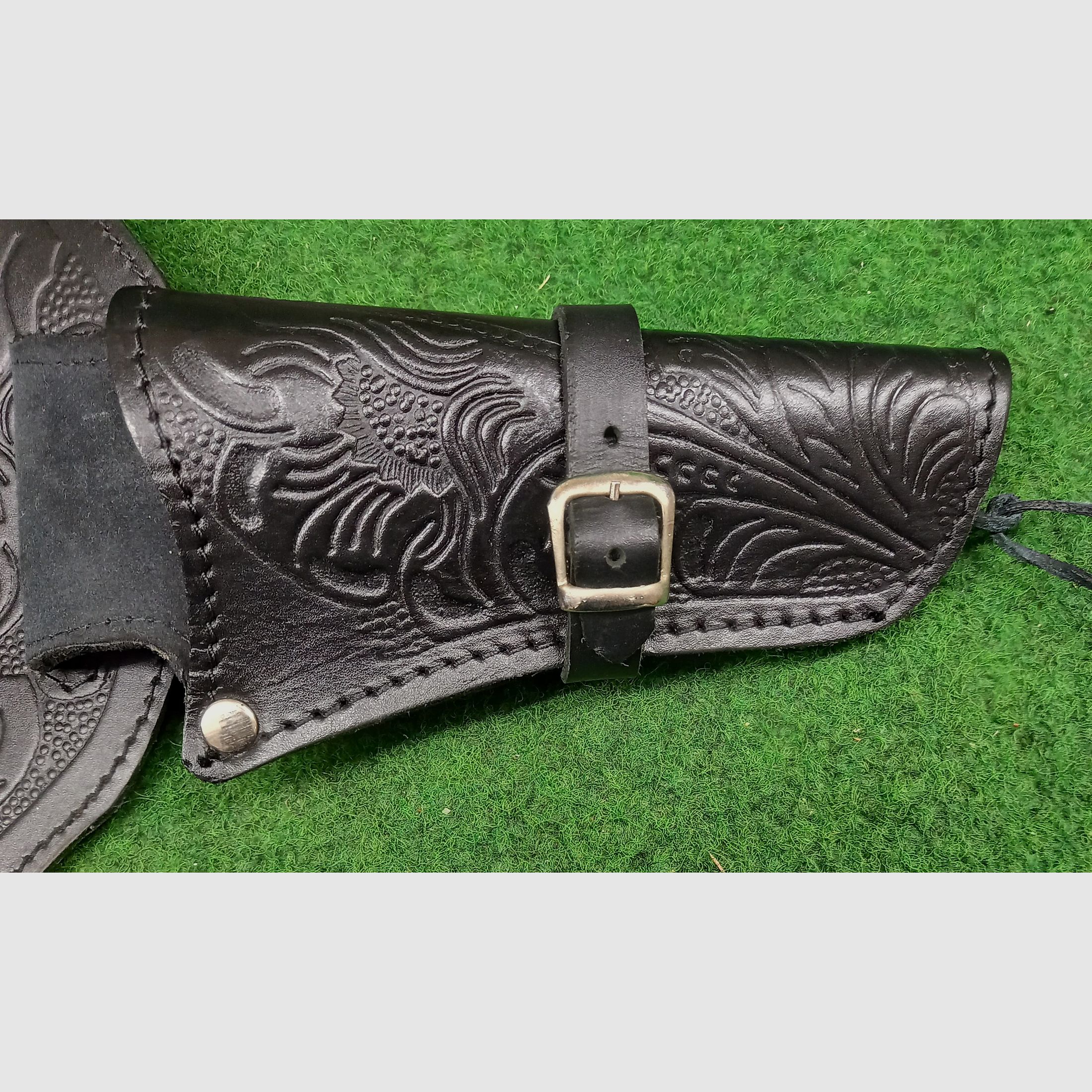 Sehr schöner langer Leder Westerngürtel mit Halfter 