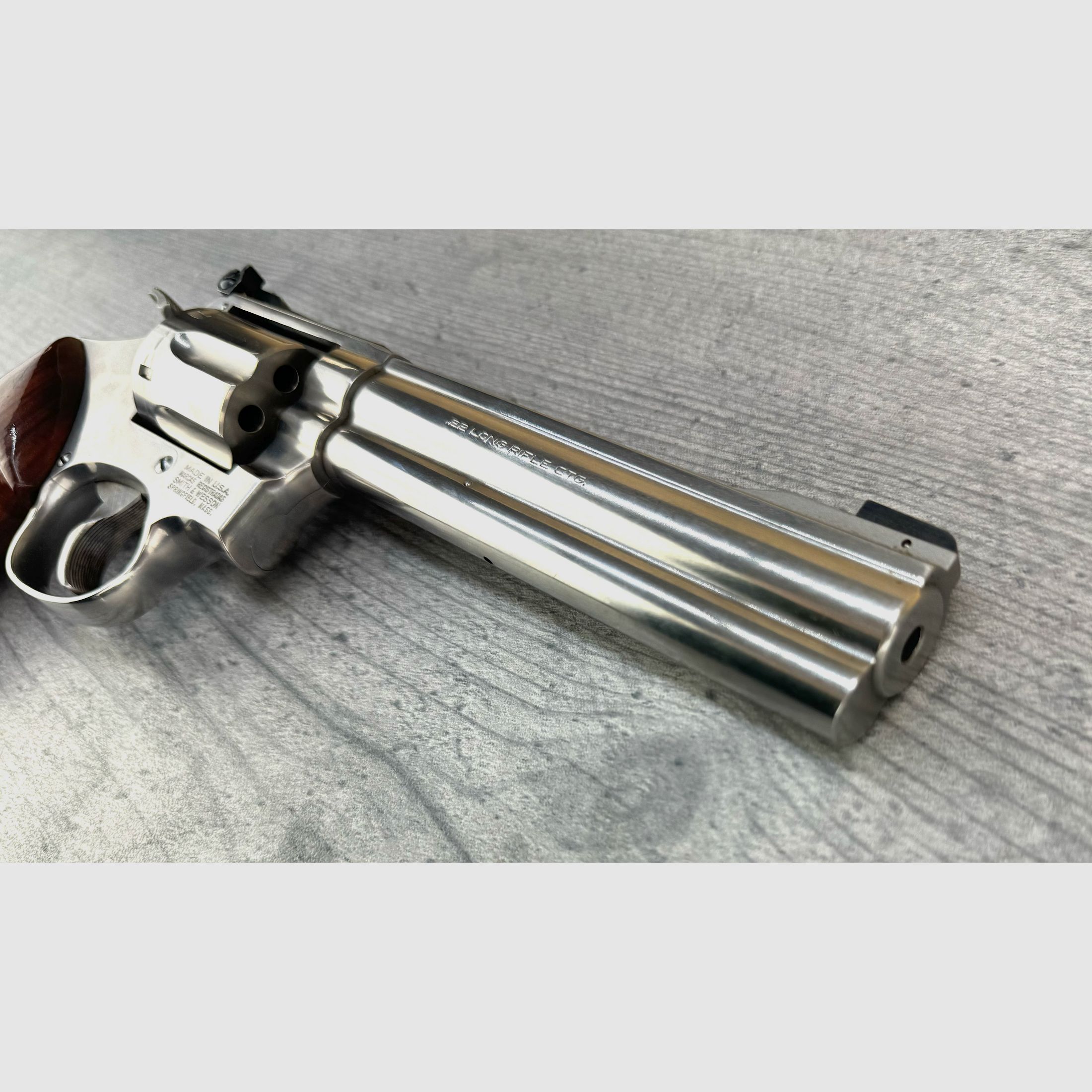 Smith & Wesson Mod. 617-1 Campione di tiro .22 l.r. impugnature in legno