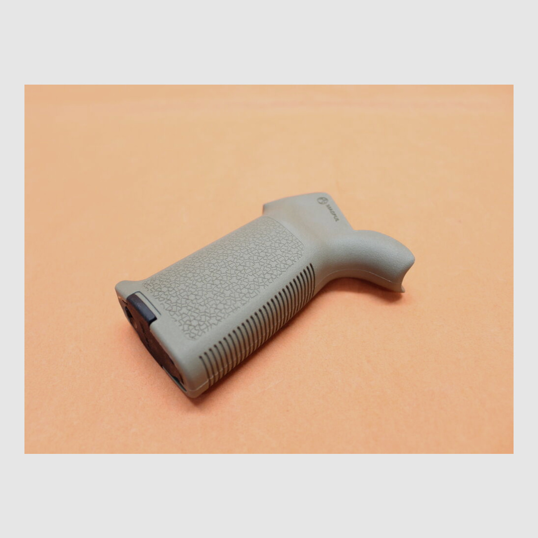 Magpul AR-15: Pistol Grip Magpul MOE (MAG415-FDE) Polymer Flat Dark Earth