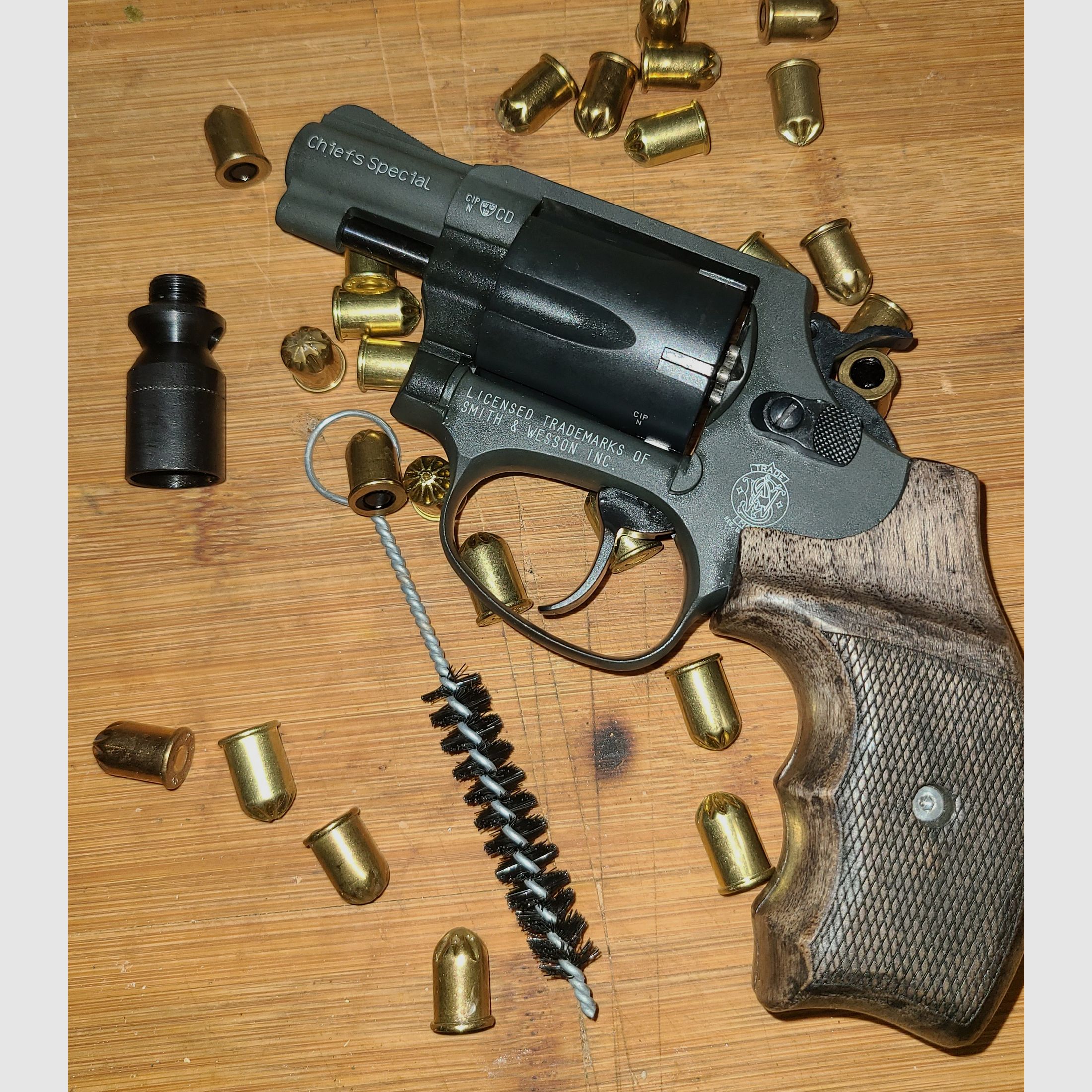 SELTEN REVOLVER SMIT & WESSON CHIEFS SPECIAL / HOLZSCHALEN GRIFF / cal. 9mm / PTB 794 / SCHRECKSCHUSS GAS PISTOLE SILVESTER SELBSTVERTEIDIGUNG SAMMLER mit ZUBEHÖR ohne VP