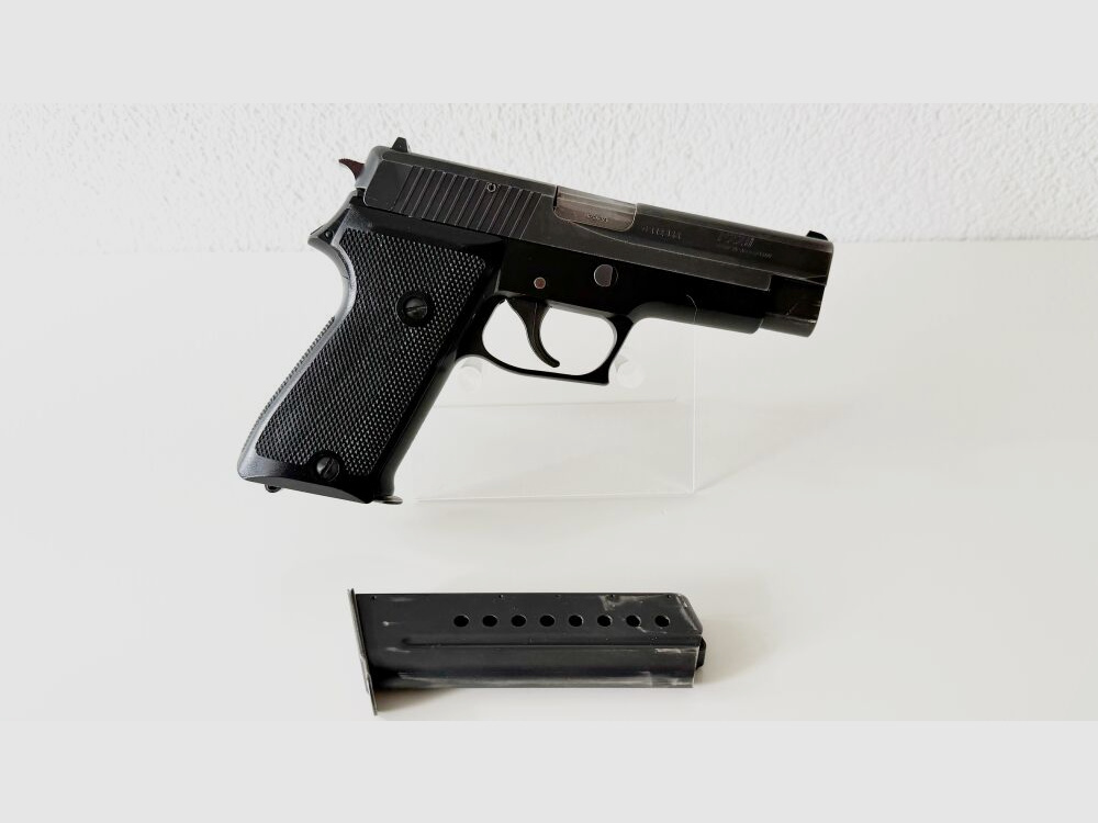 SIG Sauer P 220 mit 2. Magazin 9mmLuger