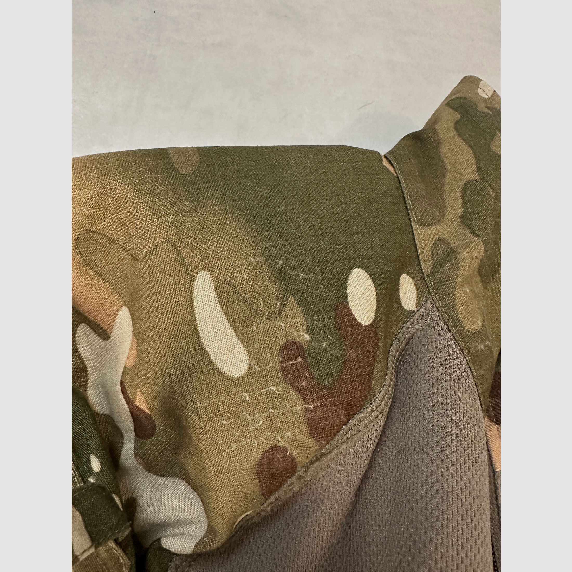 UF Pro Combat Shirt, besonderes Camo, Größe L Tiefstpreis