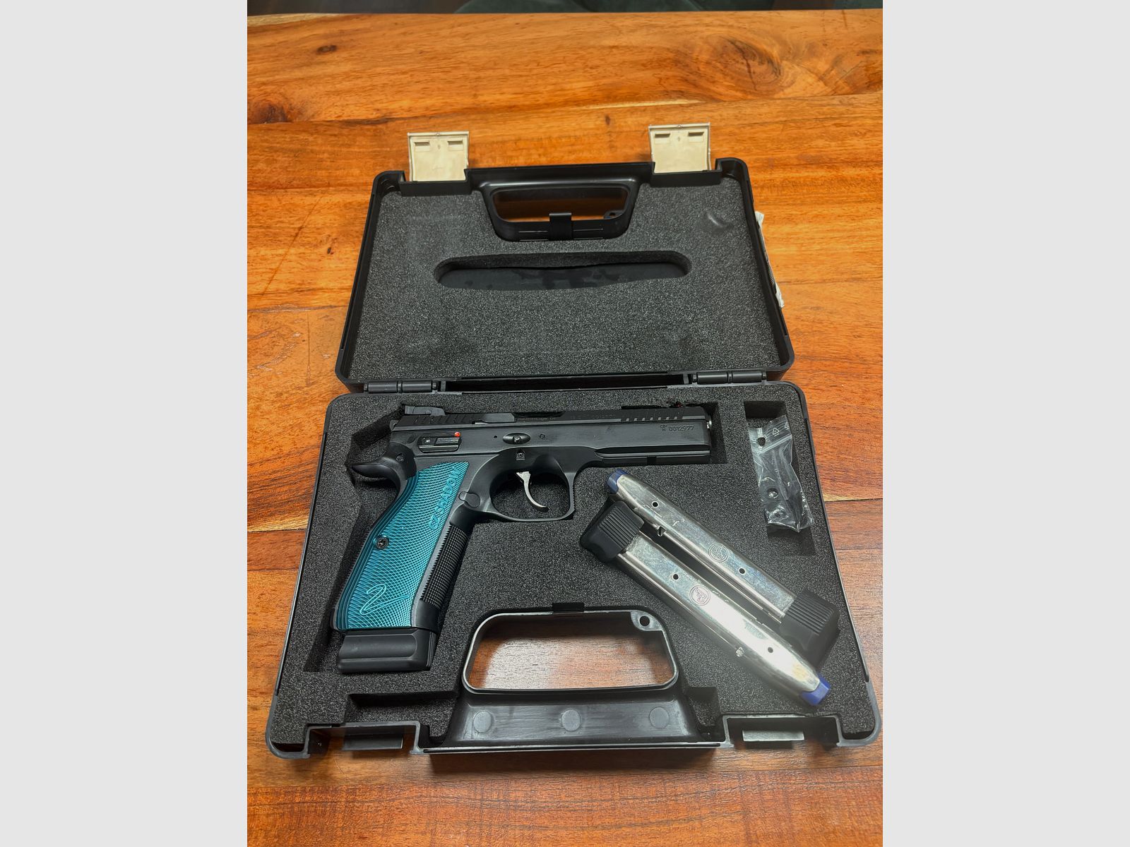 CZ Shadow 2 9mm – <2000 Schuss – 3 Magazine – sehr guter Zustand