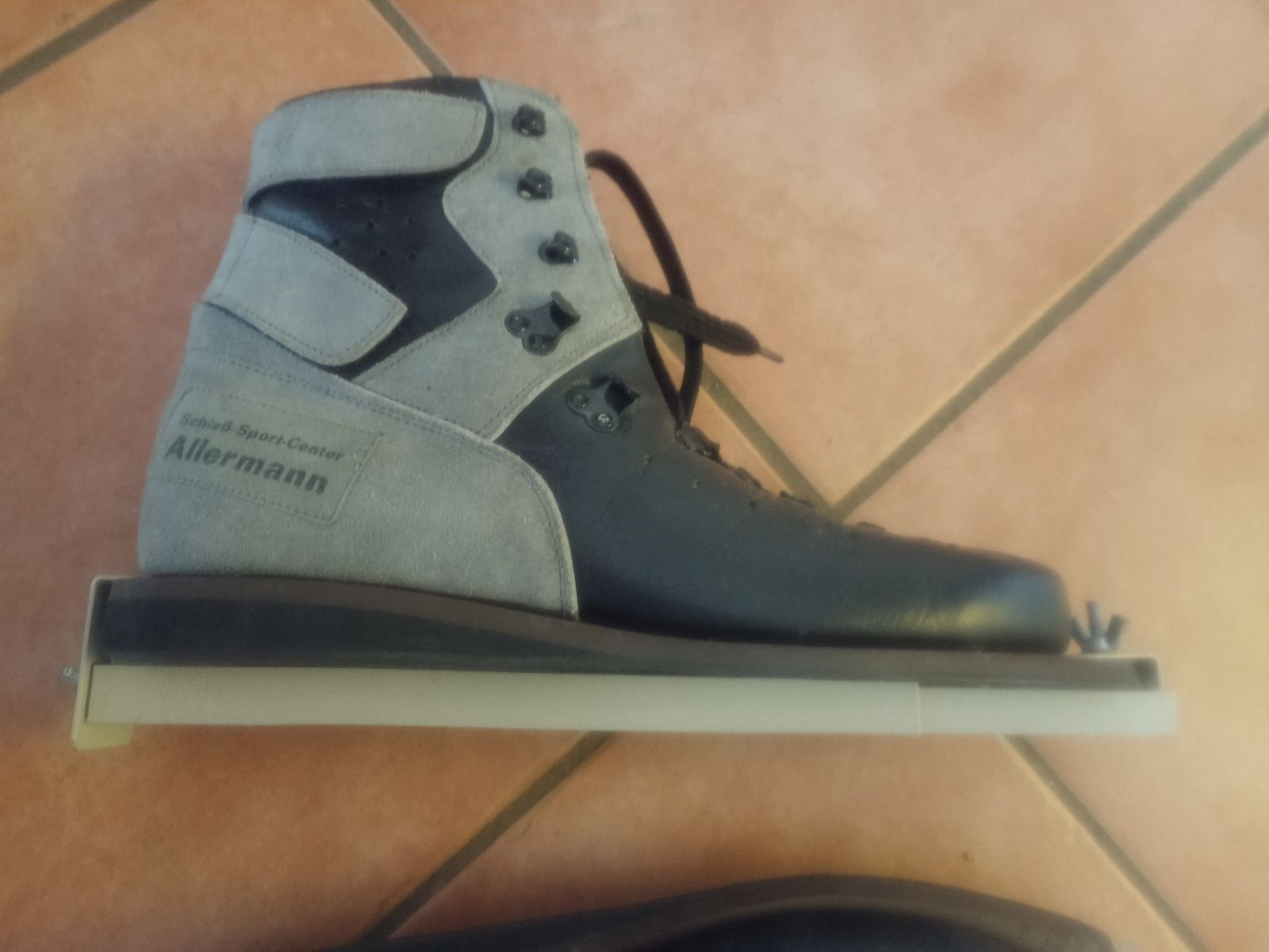 Shooting shoes size 45