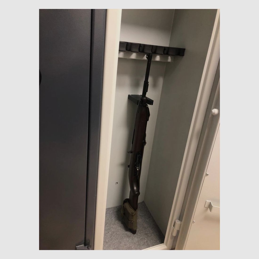 Uchwyt na broń magnetyczny - Ar15 MR223 AKM Saiga SP5 karabinek Thompson PPSch HK B&T SIG Haenel WBP Heckler & Koch