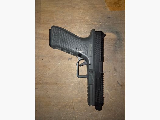 Novritsch SSE-18 mit Supressor und 3 Magazinen