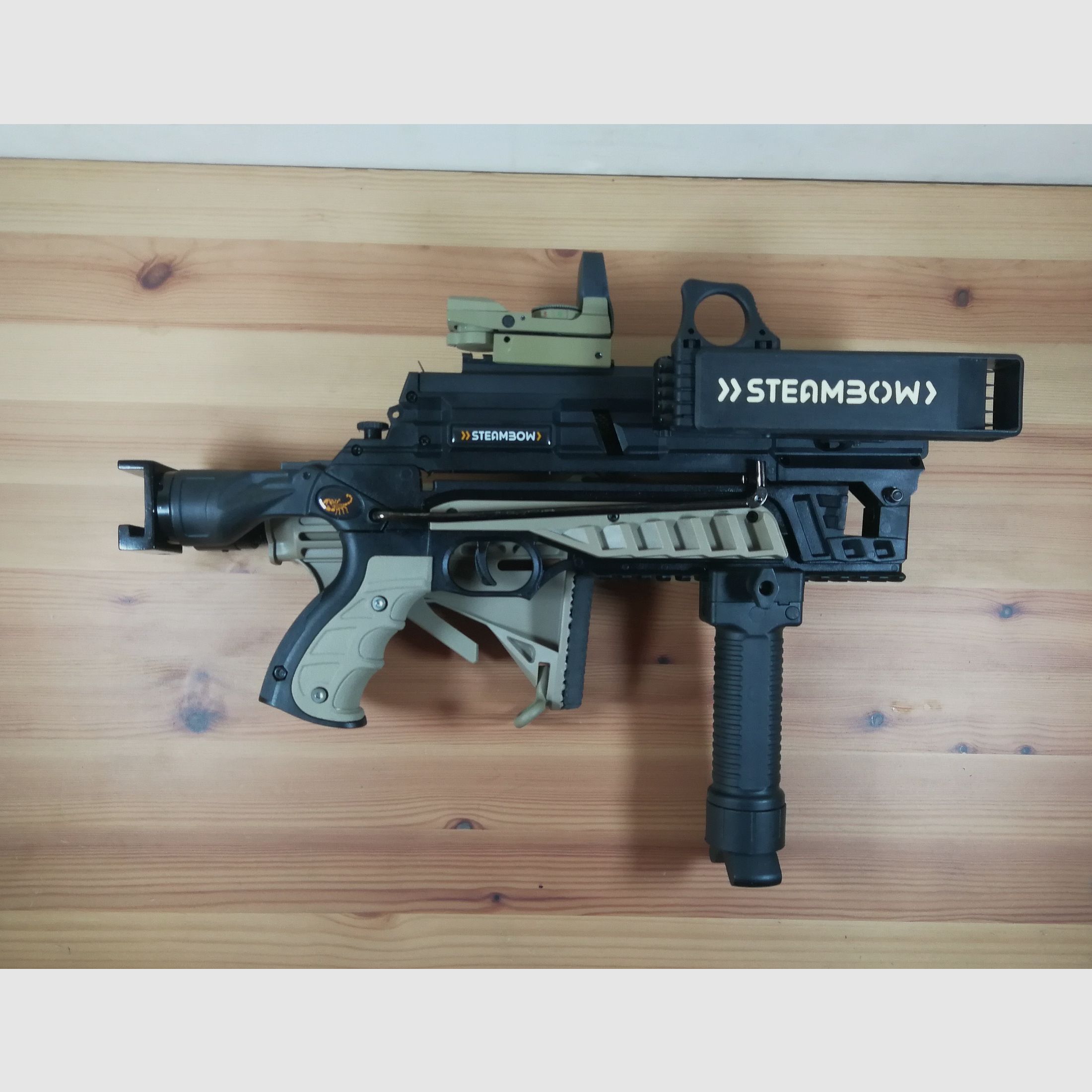 STEAMBOW AR-6 STINGER 2 MIT VIEL ZUBEHÖR, RED DOT,  SAND COLOR KIT, ZWEIBEIN, KLAPPSCHAFT.