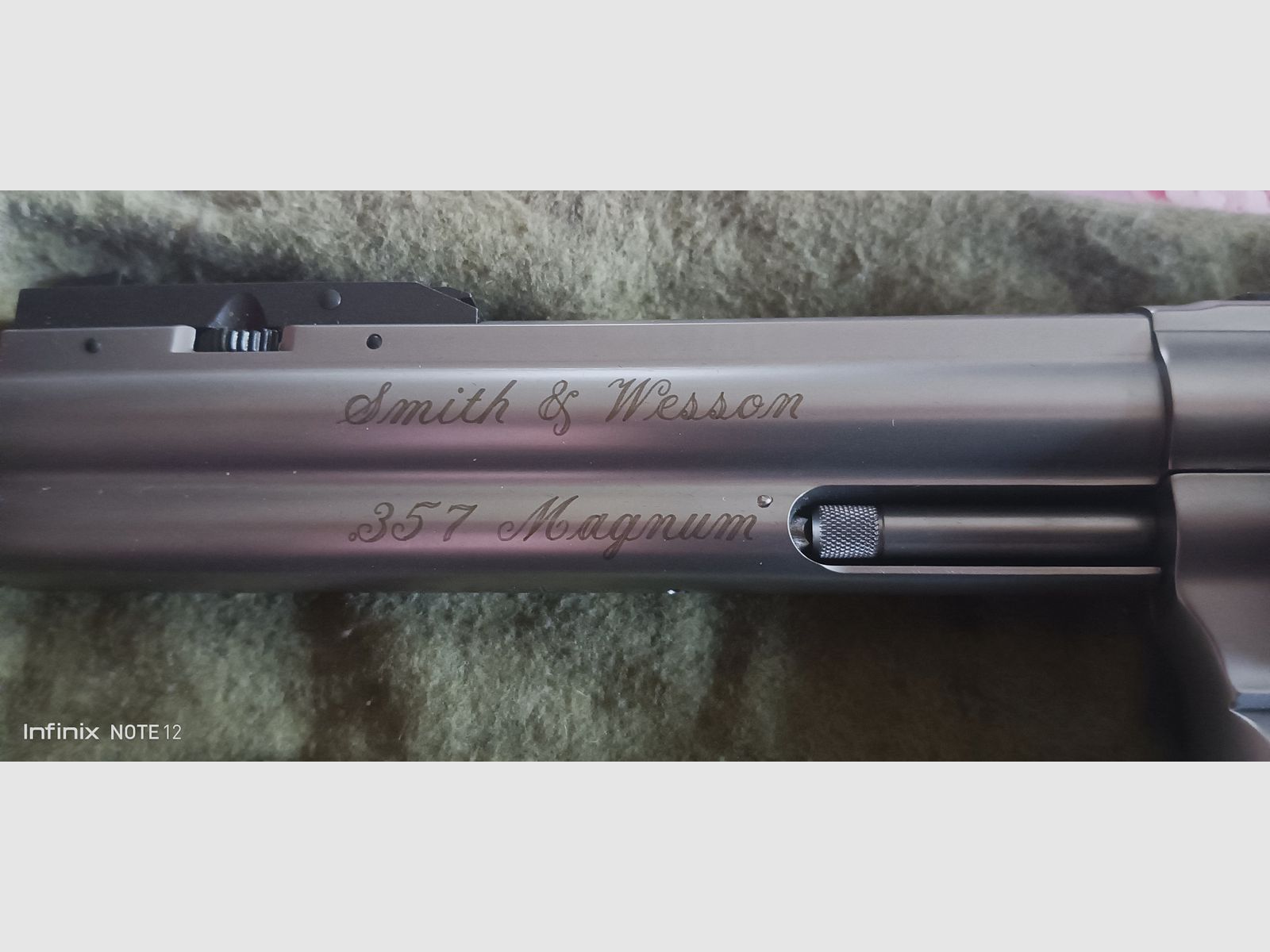 Rewolwer Smith & Wesson 6" lufa