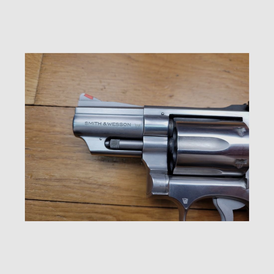 Sehr schöner Revolver Smith & Wesson M66-1 Subnose genannt „Combat Stainless Magnum“ – 6 Schuss in .357 mag – Lauf 2,5 Zoll – neue polierte Edelstahl-Oberfläche – M66-1 von 1977 oder 1978 – die echte „Hand Canon“ in neuwertigem Zustand, Bild 6 von 17
